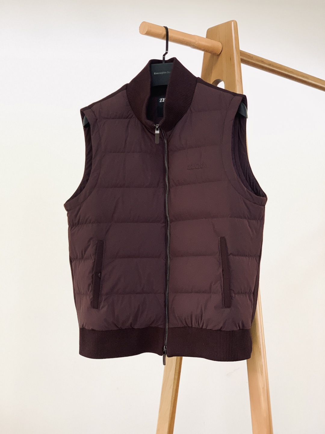 Ermenegildo Zegna 杰尼亚 2025FW秋冬新品休闲羽绒马甲，秋冬叠穿的“隐形王者”。•