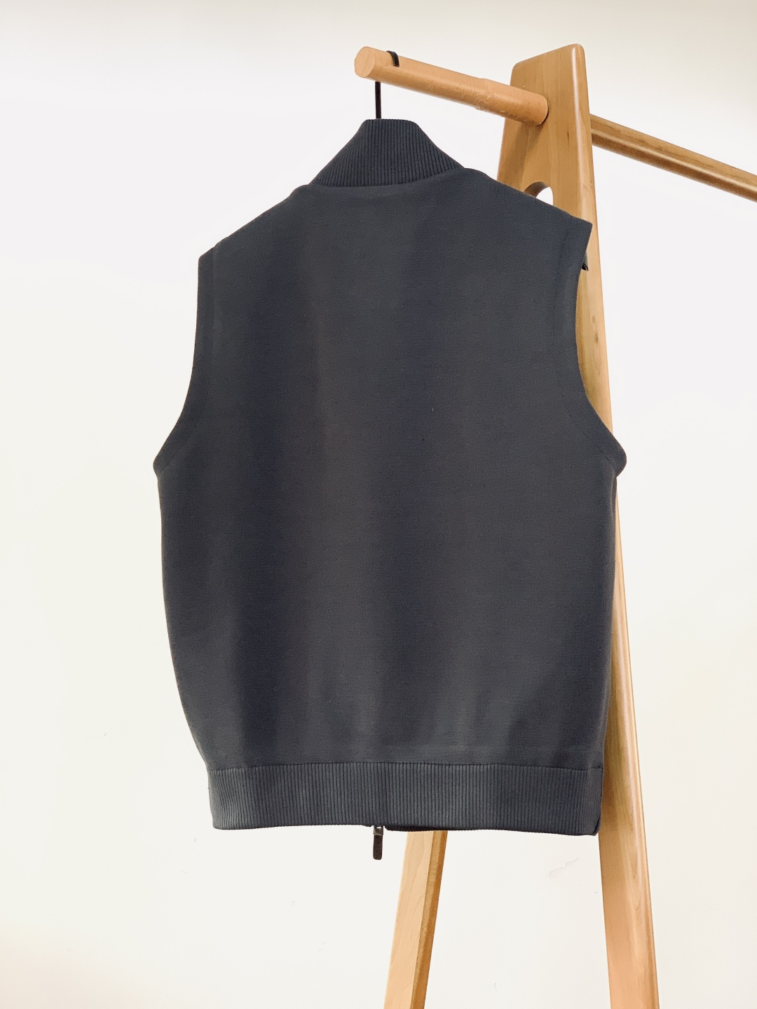 Ermenegildo Zegna 杰尼亚 2025FW秋冬新品休闲羽绒马甲，秋冬叠穿的“隐形王者”。•