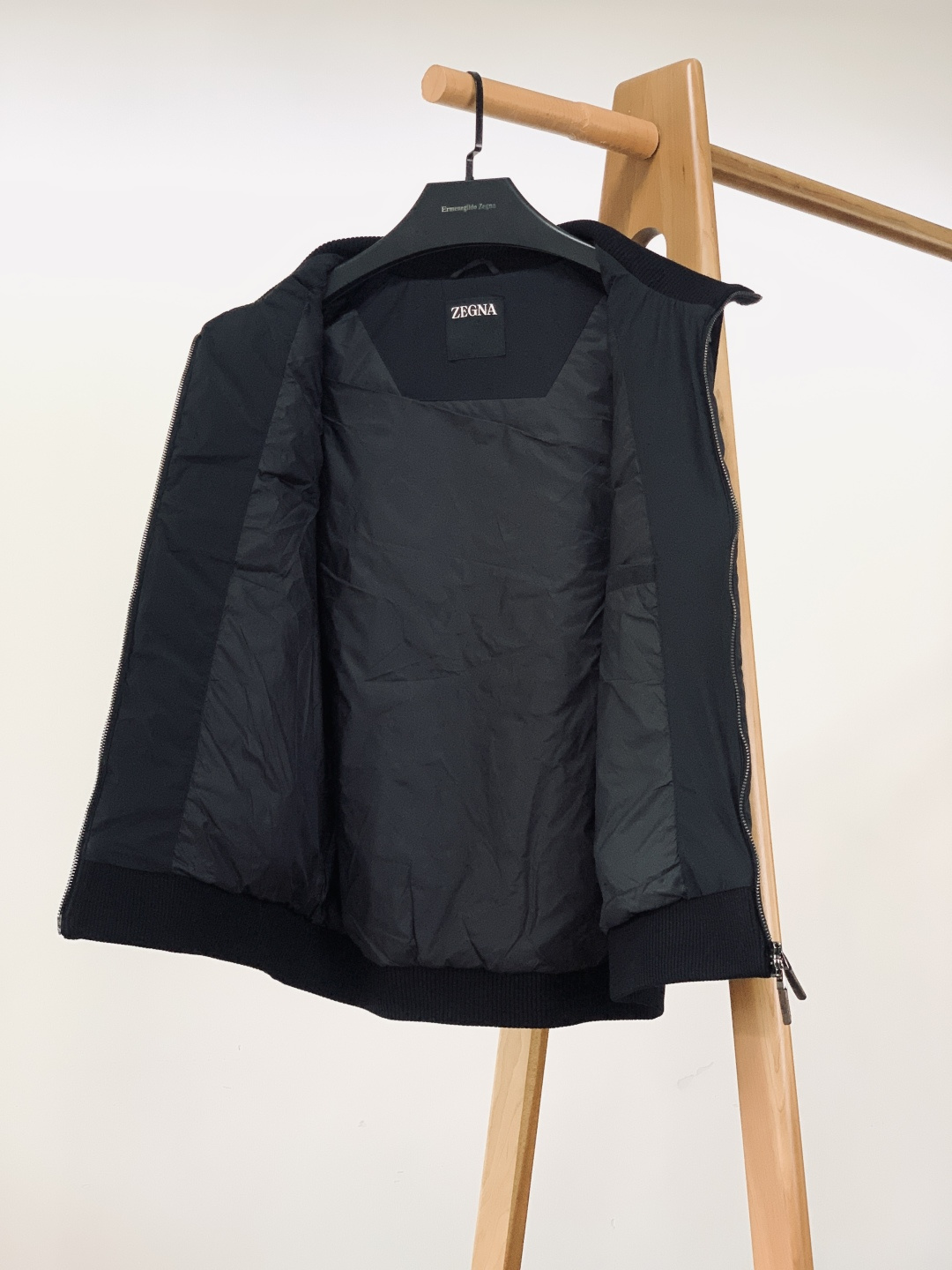 Ermenegildo Zegna 杰尼亚 2025FW秋冬新品休闲羽绒马甲，秋冬叠穿的“隐形王者”。•