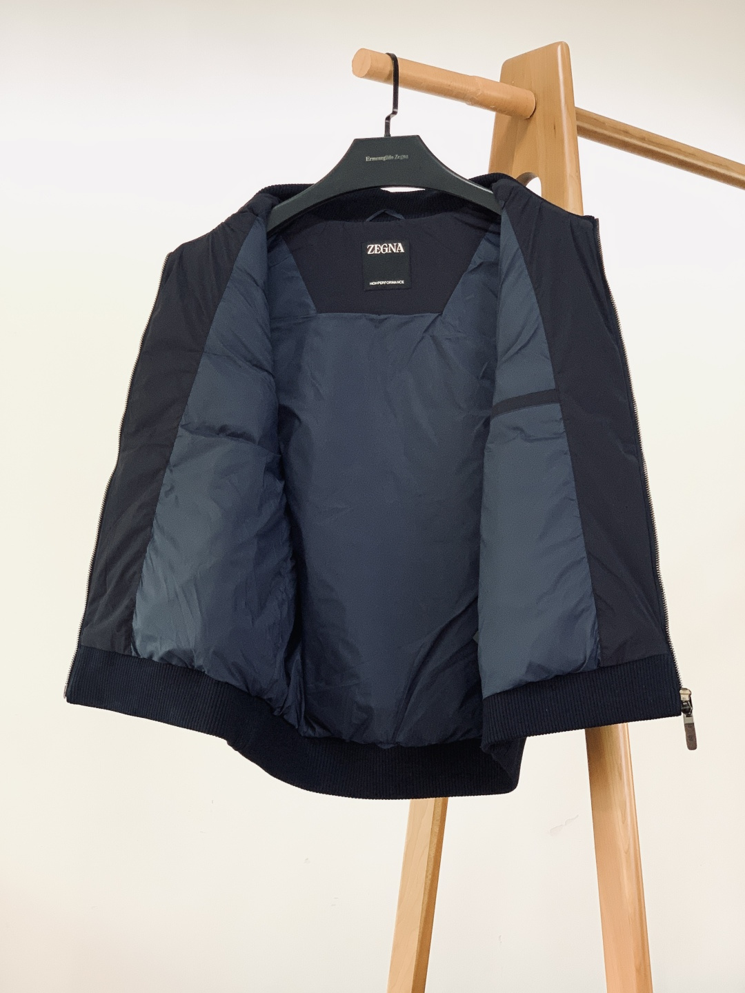 Ermenegildo Zegna 杰尼亚 2025FW秋冬新品休闲羽绒马甲，秋冬叠穿的“隐形王者”。•