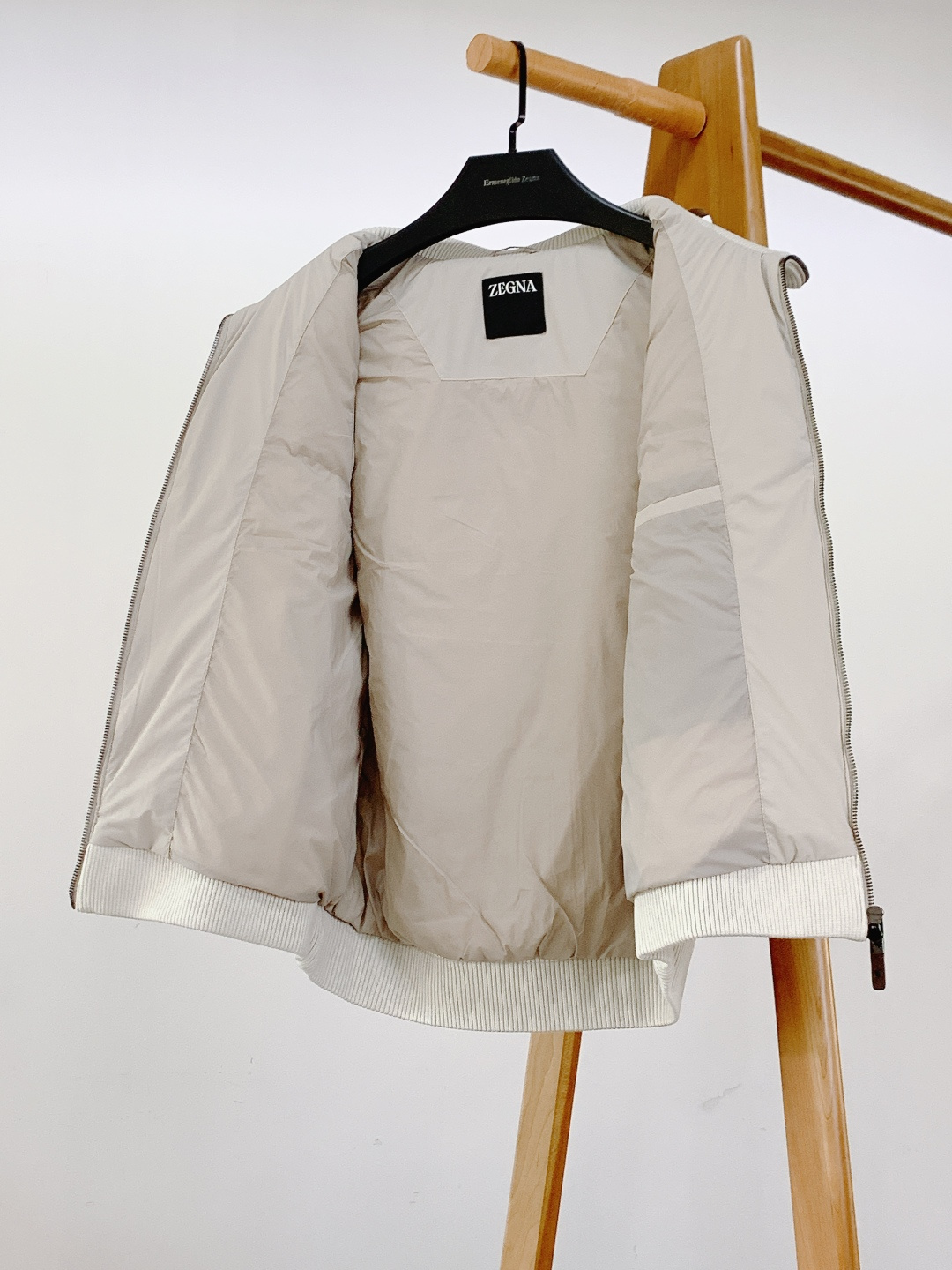 Ermenegildo Zegna 杰尼亚 2025FW秋冬新品休闲羽绒马甲，秋冬叠穿的“隐形王者”。•