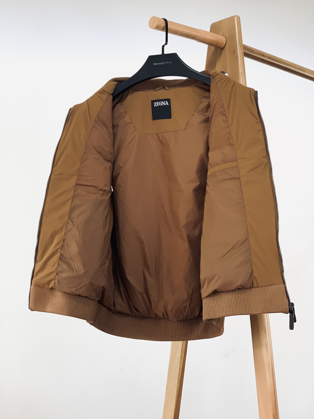 Ermenegildo Zegna 杰尼亚 2025FW秋冬新品休闲羽绒马甲，秋冬叠穿的“隐形王者”。•