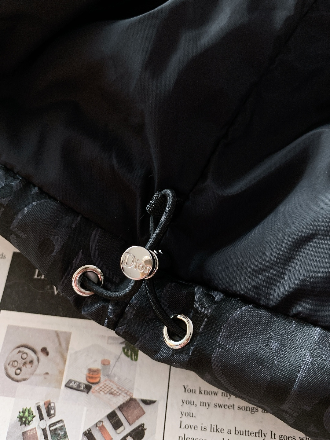 Dior Homme 迪奥·桀傲 2025FW秋冬新品 Oblique 连帽羽绒服。颜值与保暖双顶配，通