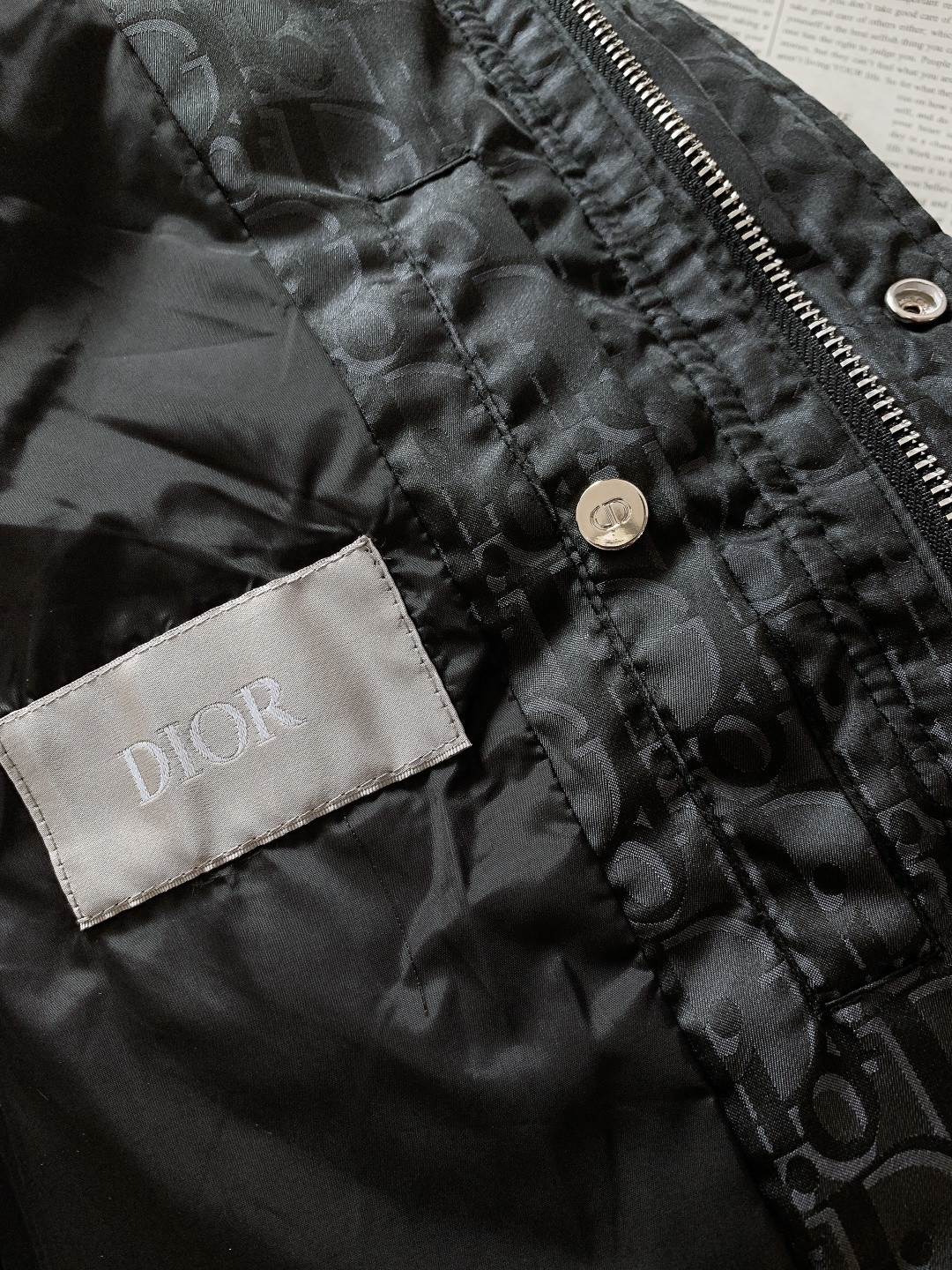 Dior Homme 迪奥·桀傲 2025FW秋冬新品 Oblique 连帽羽绒服。颜值与保暖双顶配，通