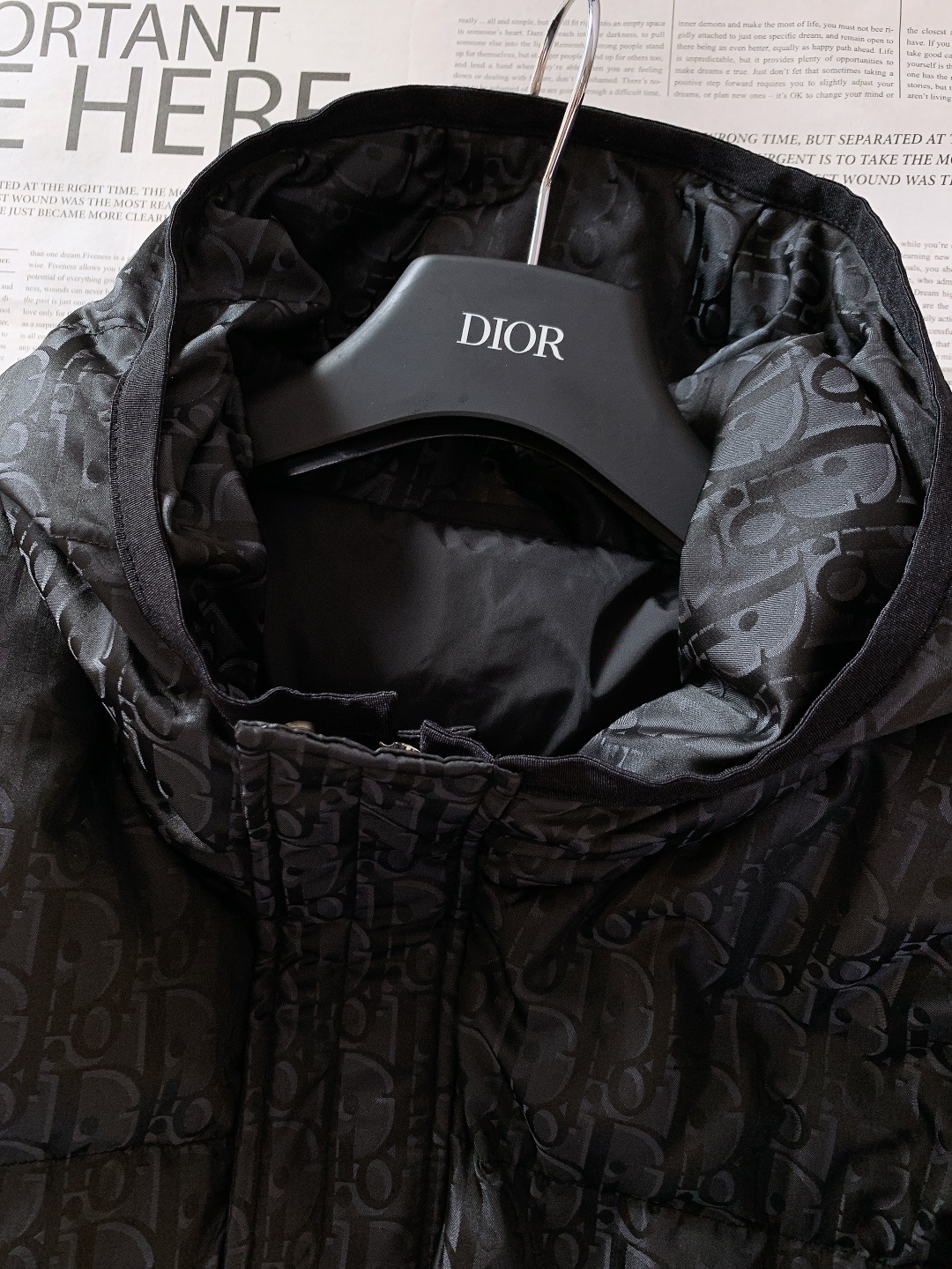 Dior Homme 迪奥·桀傲 2025FW秋冬新品 Oblique 连帽羽绒服。颜值与保暖双顶配，通