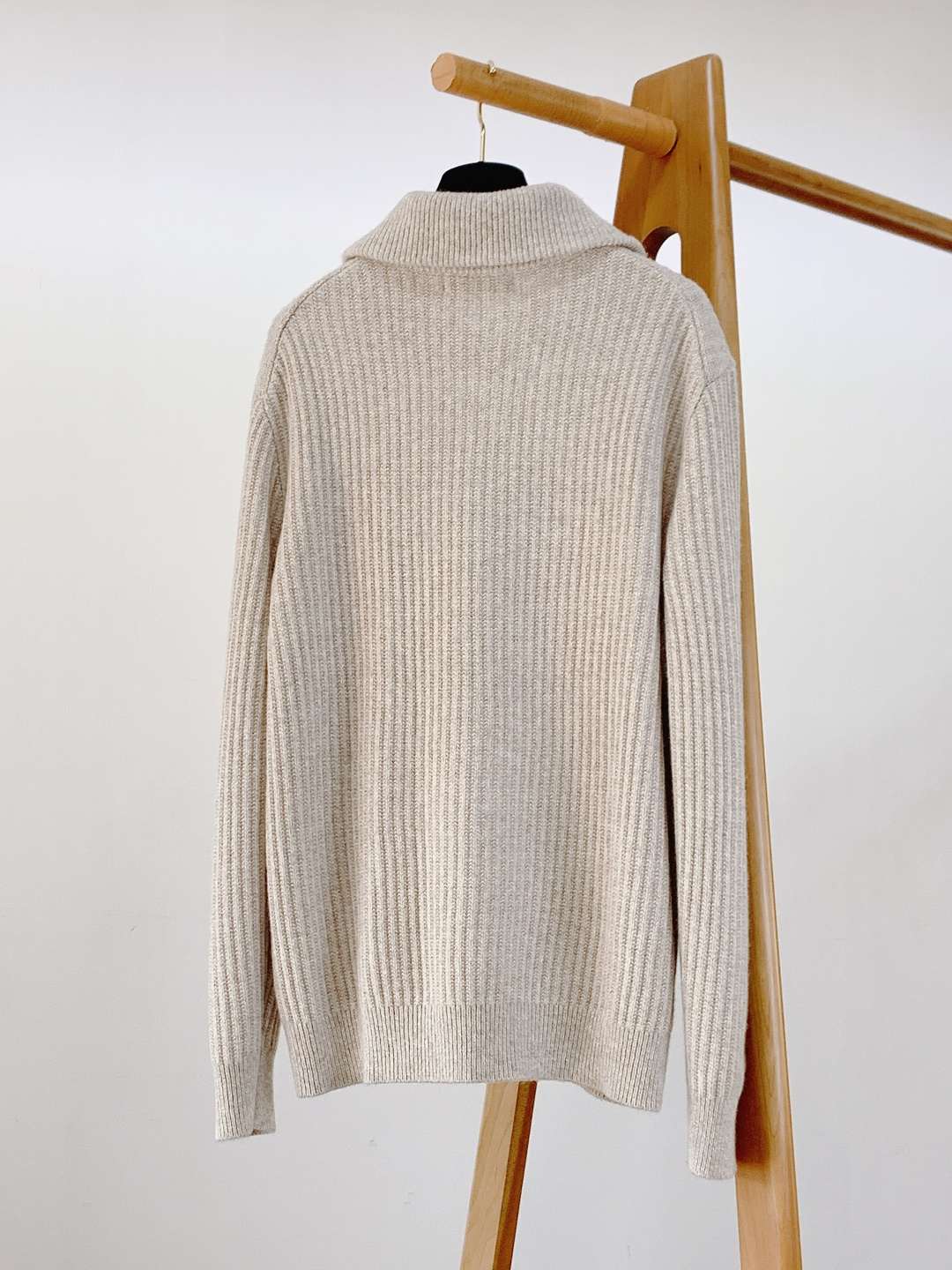 Brunello Cucinelli 布鲁奈罗.库奇内利 2025FW秋冬新品半拉链针织衫。采用BC标志