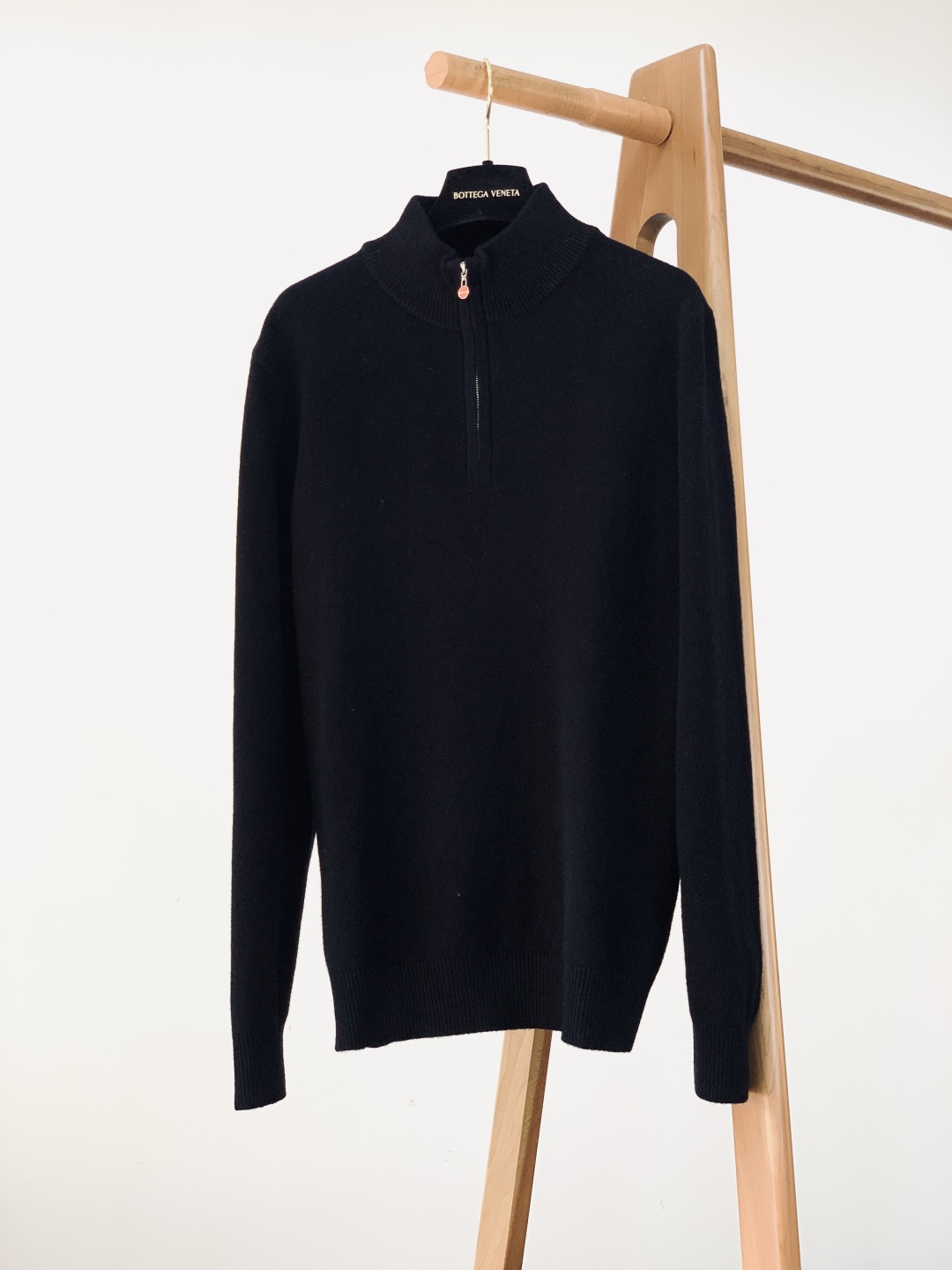 Kiton 奇顿 2025FW秋冬新品 半拉链针织·意式精工的温柔张力当纯正肌理织进意大利工坊，半拉链立