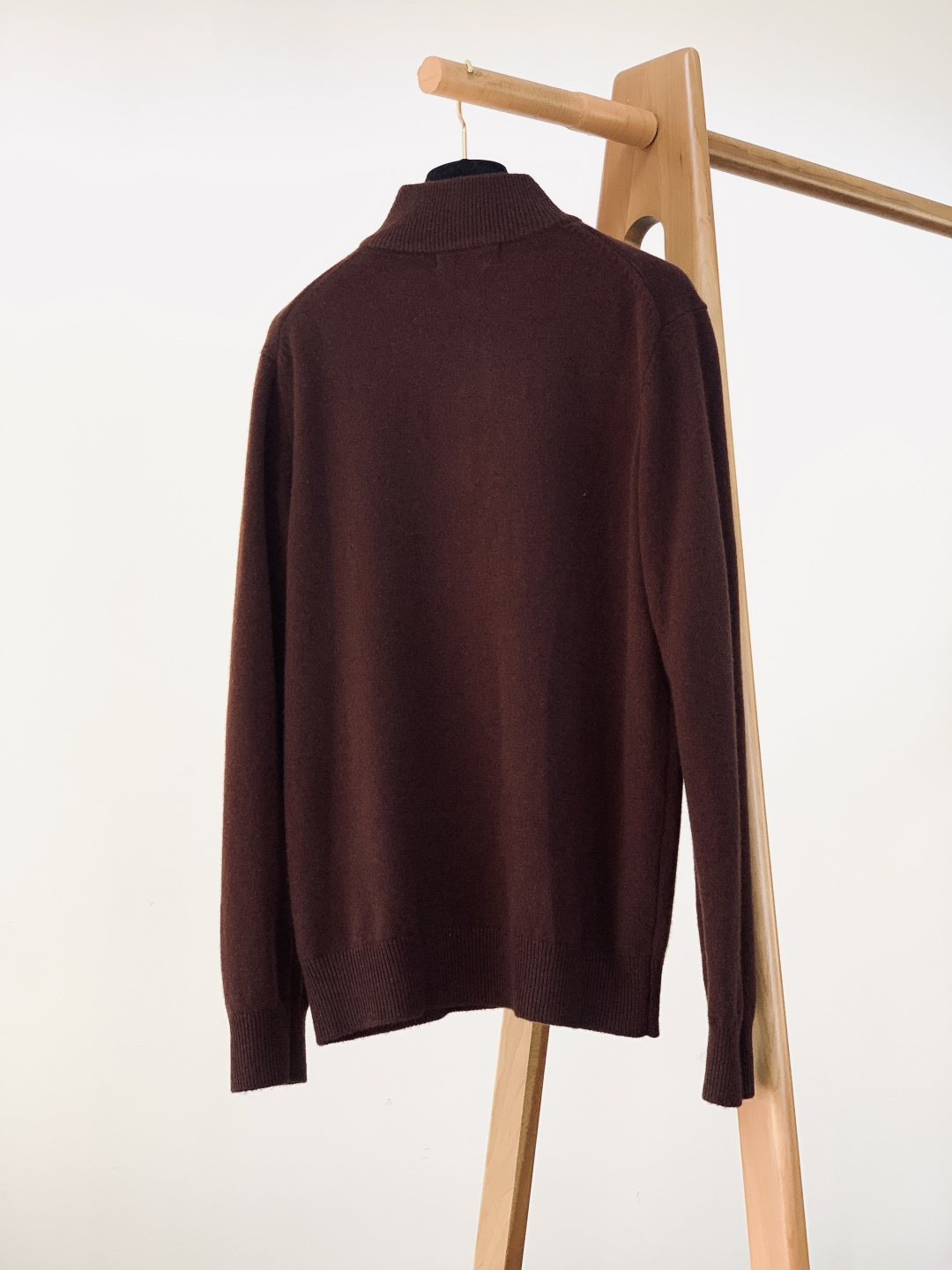 Kiton 奇顿 2025FW秋冬新品 半拉链针织·意式精工的温柔张力当纯正肌理织进意大利工坊，半拉链立