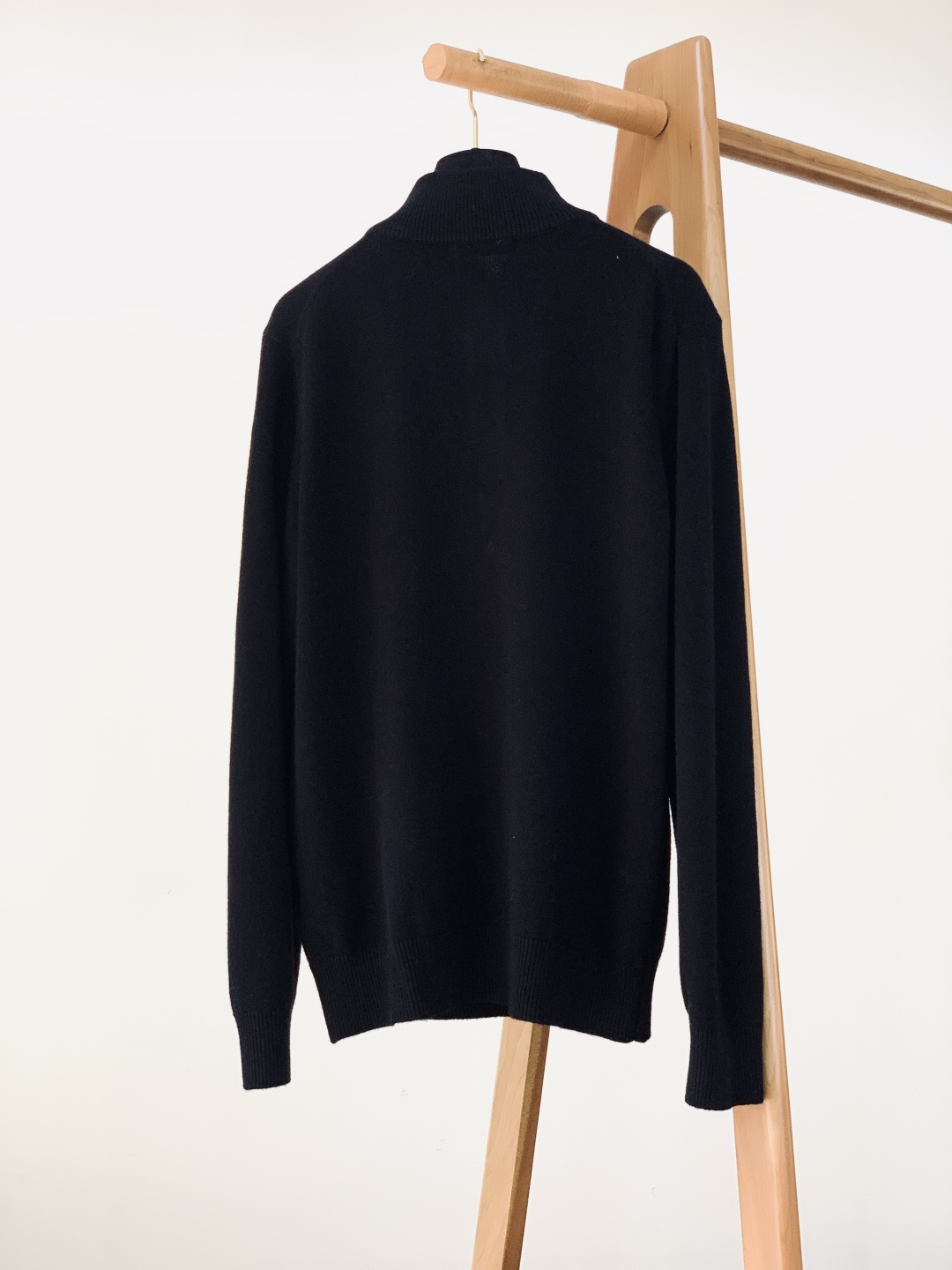 Kiton 奇顿 2025FW秋冬新品 半拉链针织·意式精工的温柔张力当纯正肌理织进意大利工坊，半拉链立