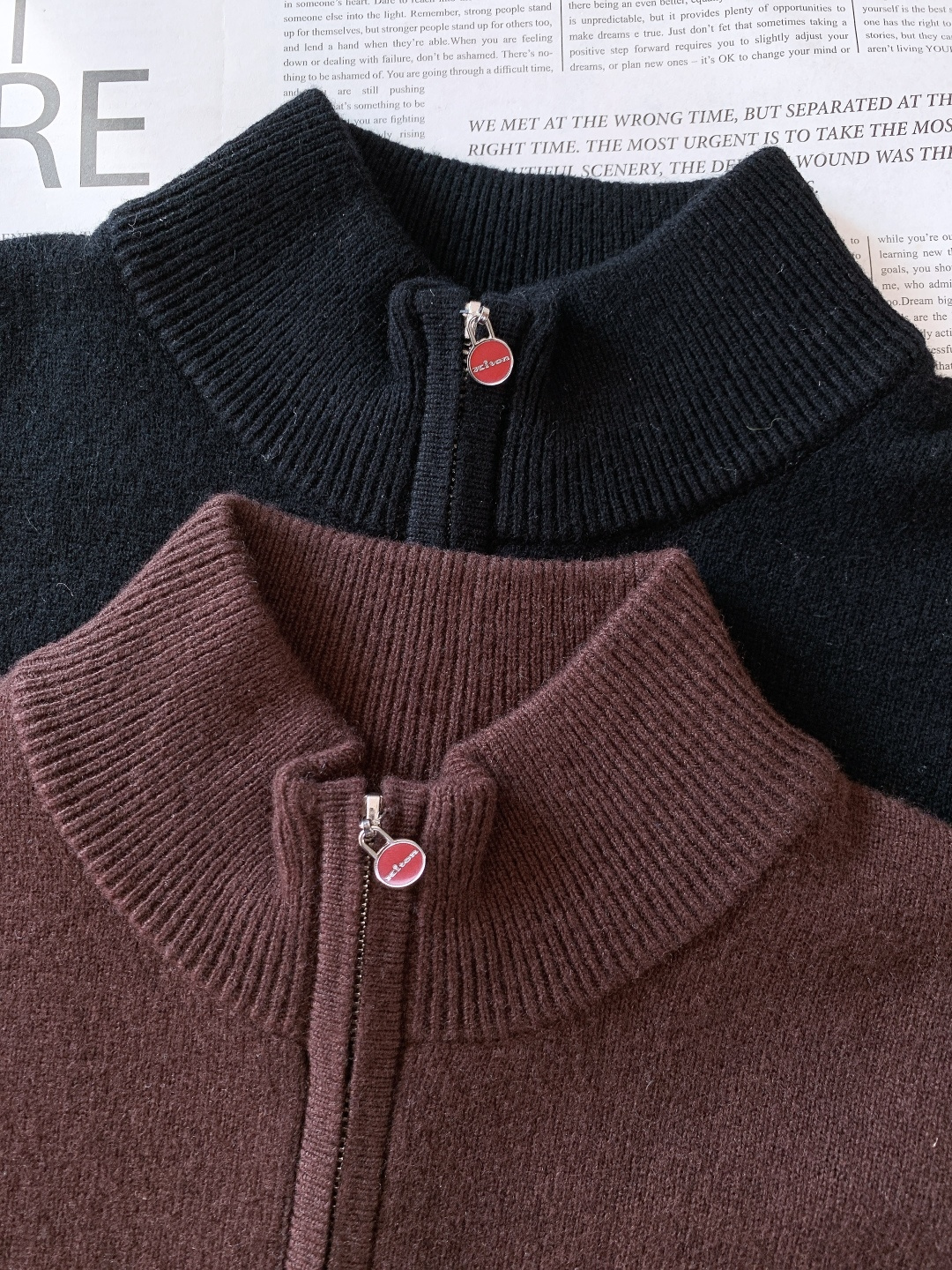 Kiton 奇顿 2025FW秋冬新品 半拉链针织·意式精工的温柔张力当纯正肌理织进意大利工坊，半拉链立