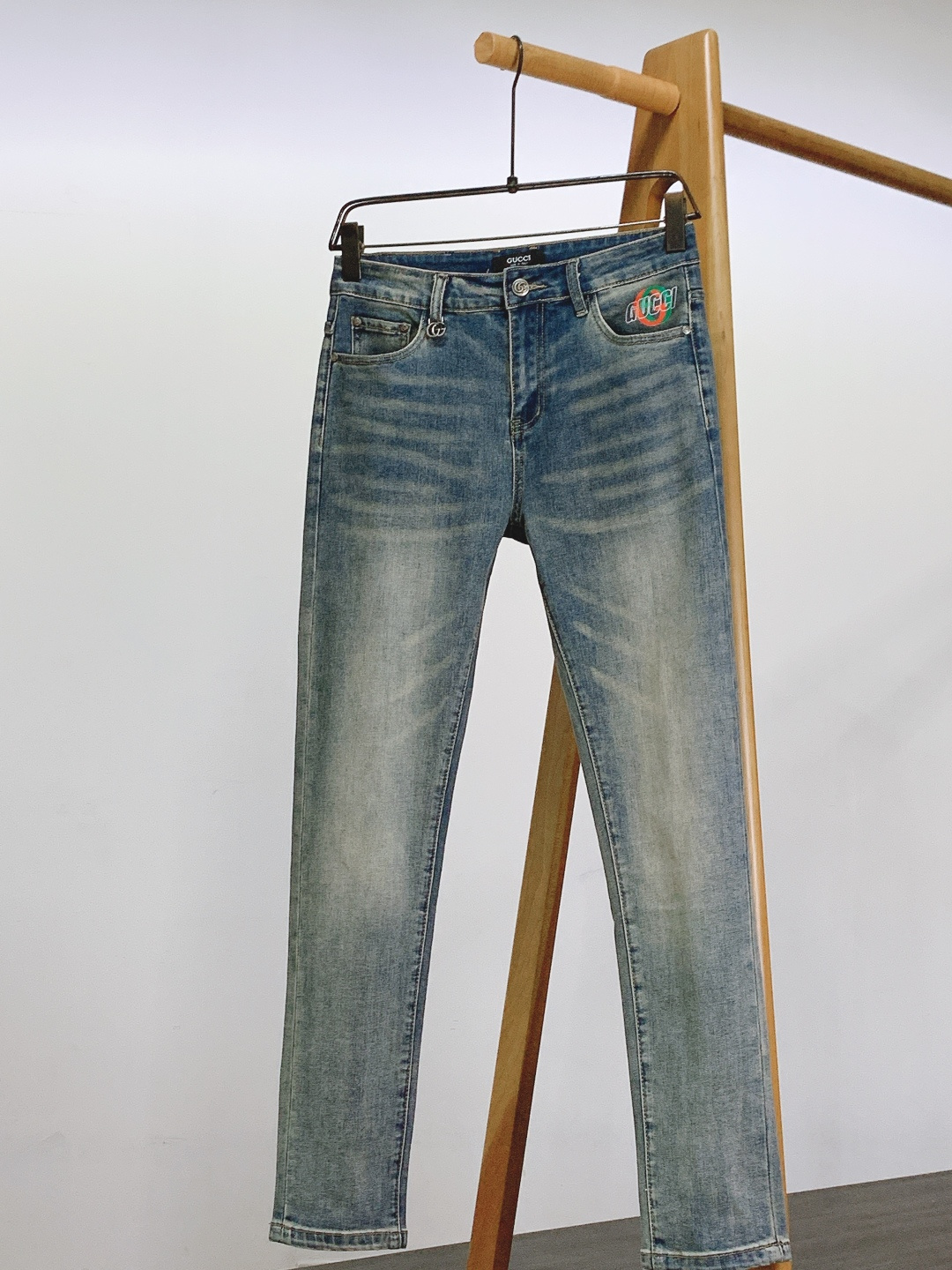 Gucci 古驰 王炸款牛仔裤👖独爱这一条，经典直筒牛仔裤…… 重工洗水工艺…..开模定制五金配件，直筒