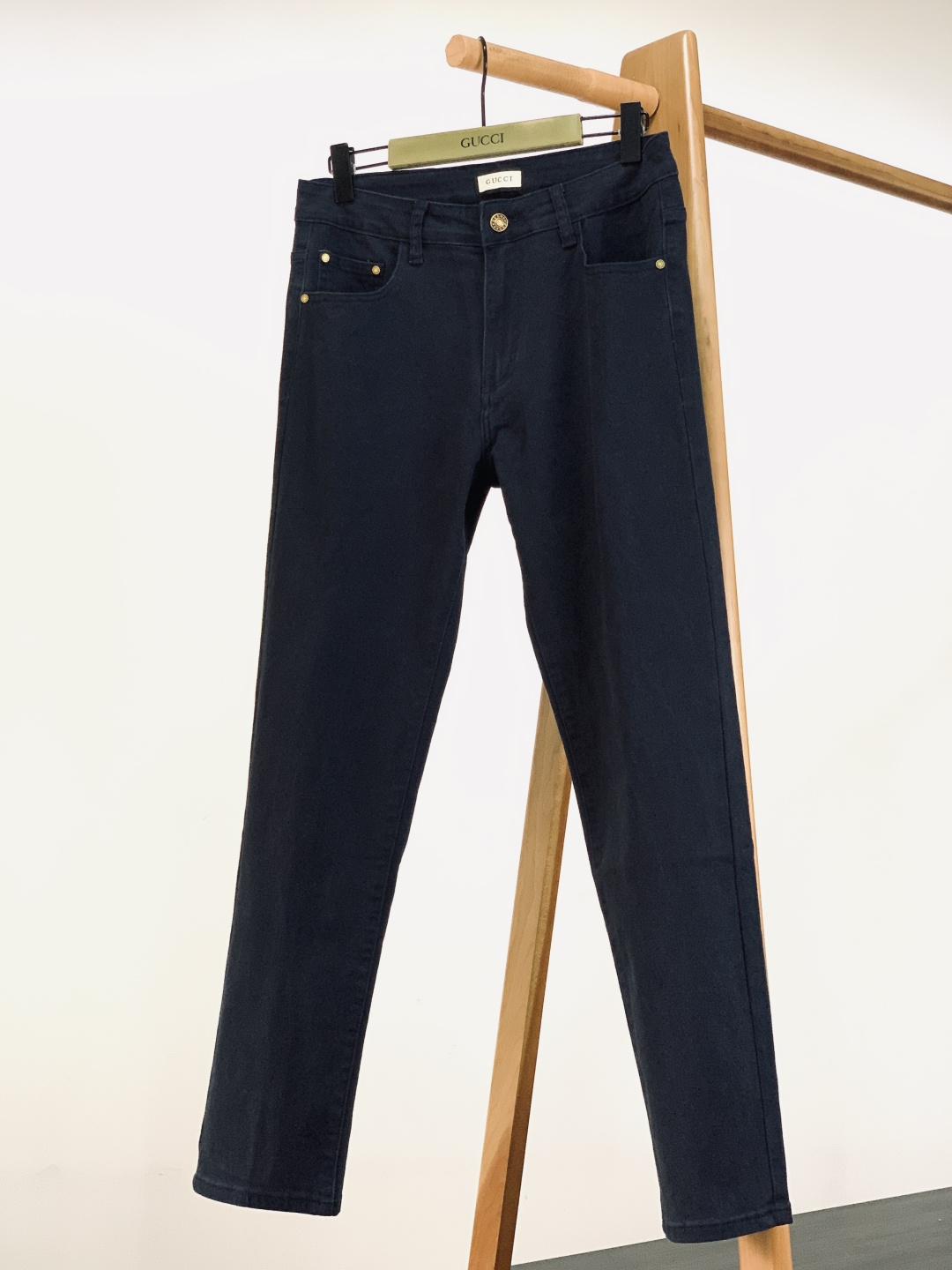 Gucci 古驰 2025FW秋冬新品高级时装感，重工洗水牛仔裤。面料很特殊，超细精仿棉纱混纺，超柔舒适