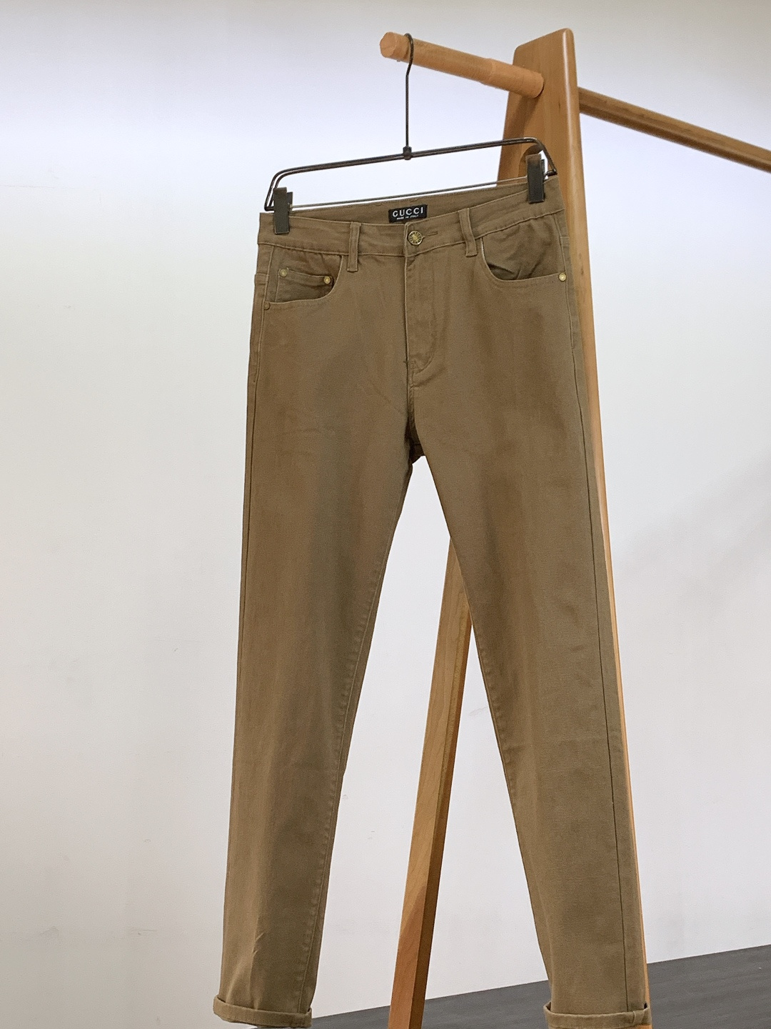 Gucci 古驰 2025FW秋冬新品高级时装感，重工洗水牛仔裤。面料很特殊，超细精仿棉纱混纺，超柔舒适