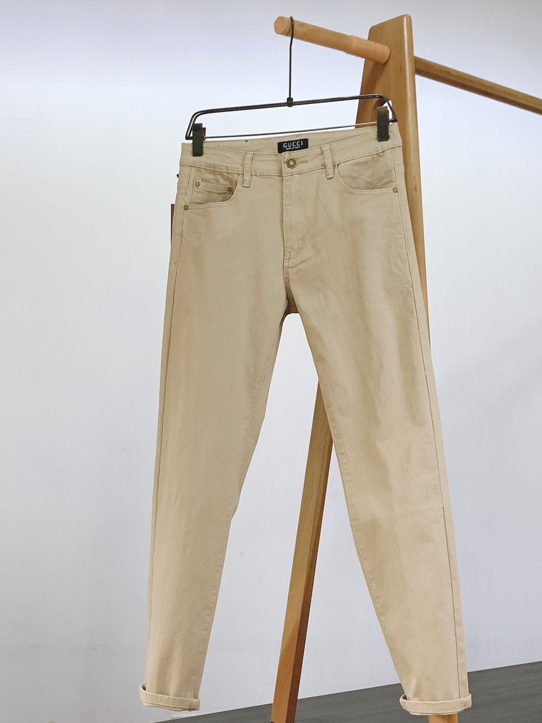 Gucci 古驰 2025FW秋冬新品高级时装感，重工洗水牛仔裤。面料很特殊，超细精仿棉纱混纺，超柔舒适