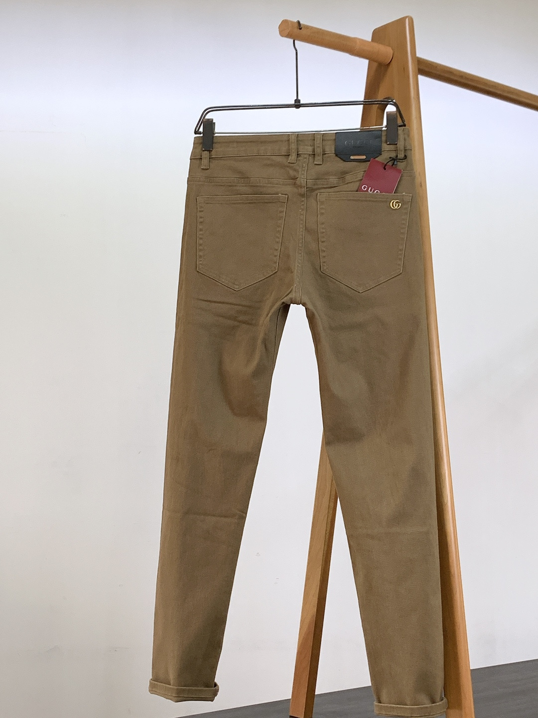 Gucci 古驰 2025FW秋冬新品高级时装感，重工洗水牛仔裤。面料很特殊，超细精仿棉纱混纺，超柔舒适