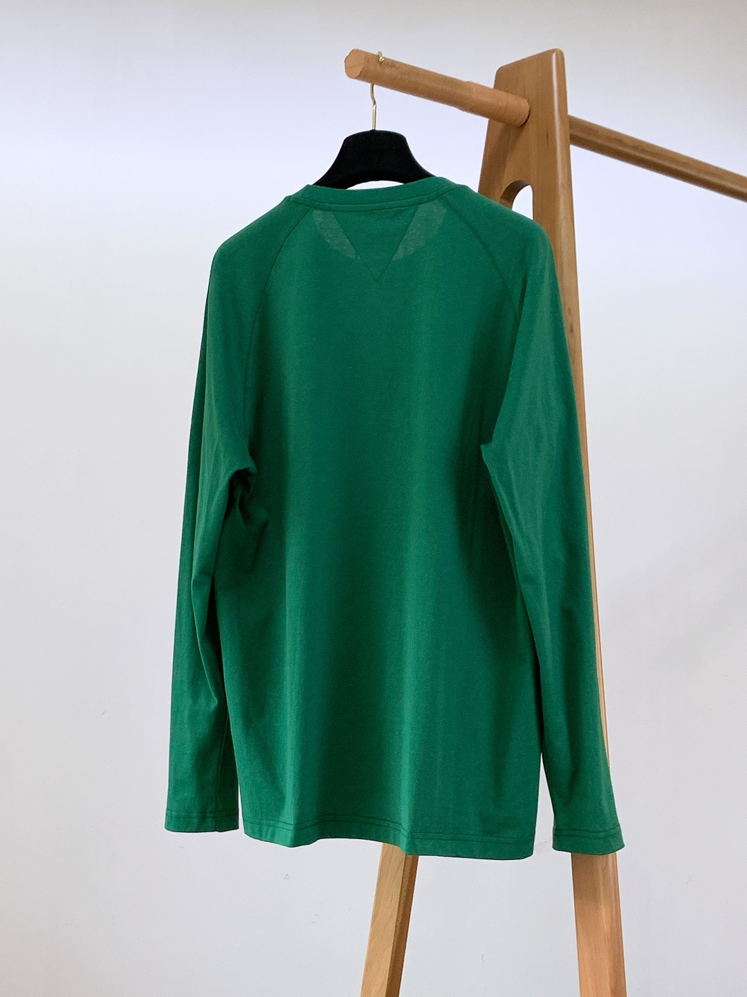 Bottega Veneta 葆蝶家 2025FW秋冬新品 BV 新款圆领绿色长袖T恤，面料:100%棉