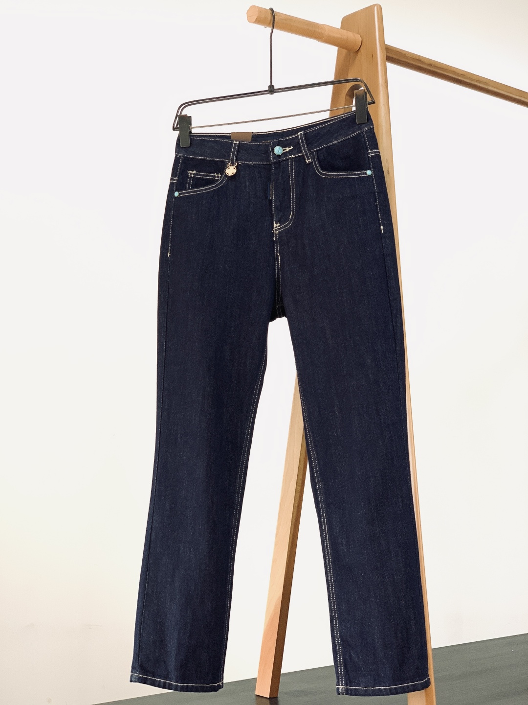 LouisVuitton 路易威登 驴家王炸款牛仔裤👖独爱这一条，弹力直筒牛仔裤…… 重工洗水工艺…..