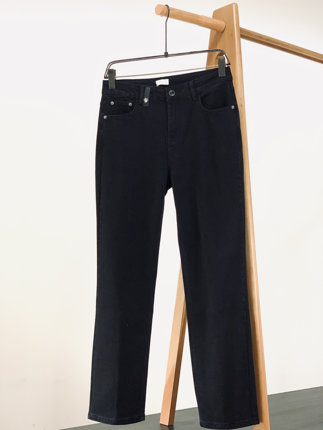 Dior Homme 迪奥·桀傲 2025FW秋冬新品高级时装感，重工洗水牛仔裤。面料很特殊，超细精仿棉