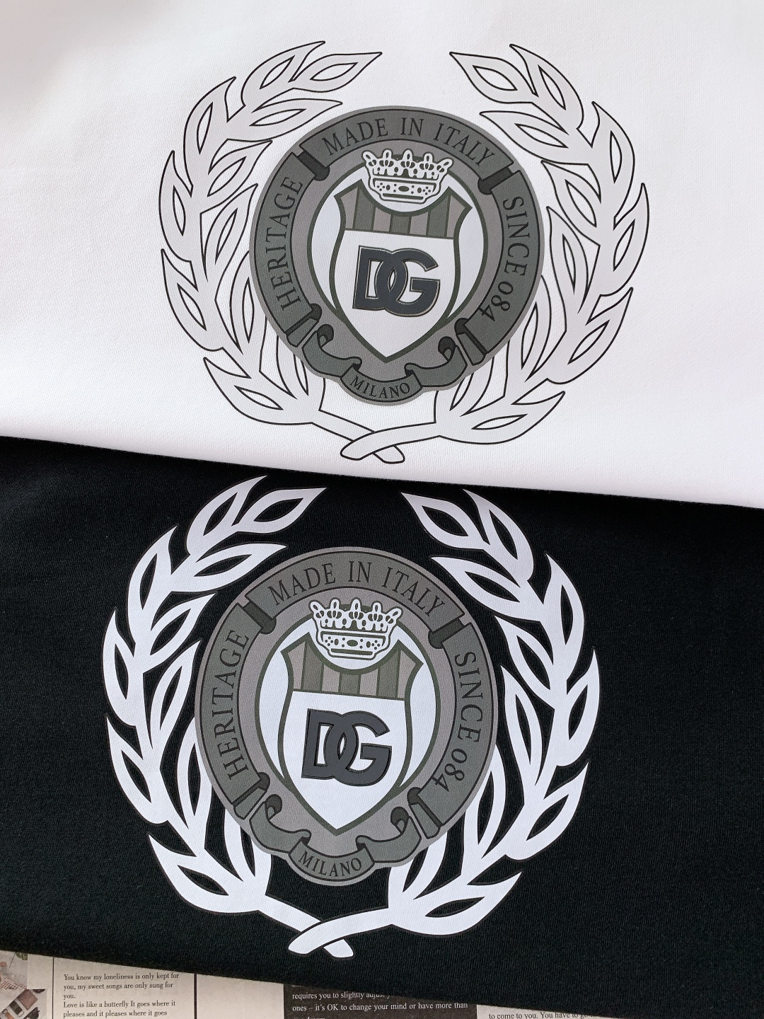 DOLCE&GABBANA 杜嘉班纳 2025FW秋冬新品徽标印花卫衣，意式经典撞色徽章跃然衣身，纯棉面