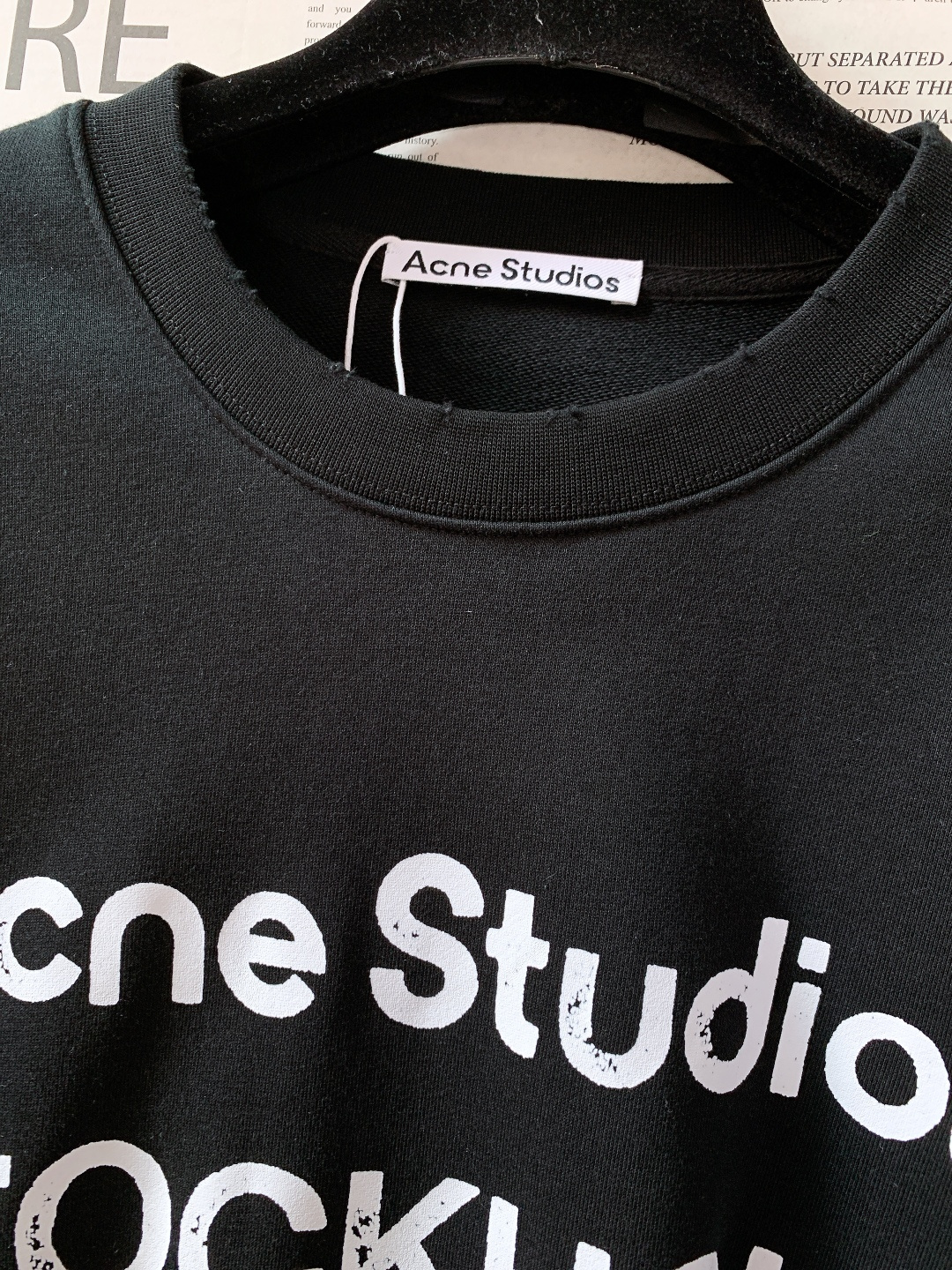 Acne Studios 艾克妮 1996系列做旧印花字母卫衣基础又标志性的印花字母标明了品牌与位置和成