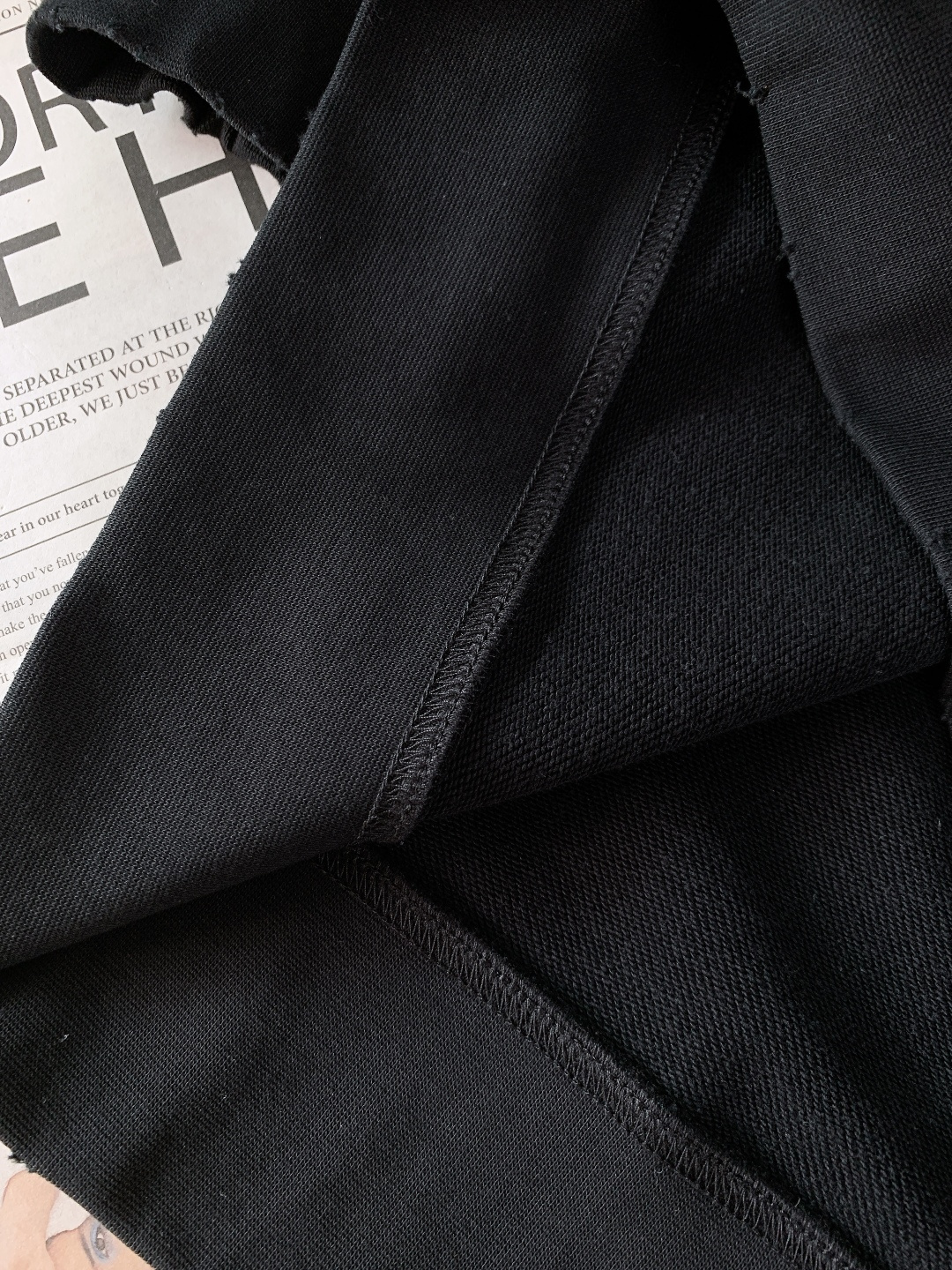 Acne Studios 艾克妮 1996系列做旧印花字母卫衣基础又标志性的印花字母标明了品牌与位置和成