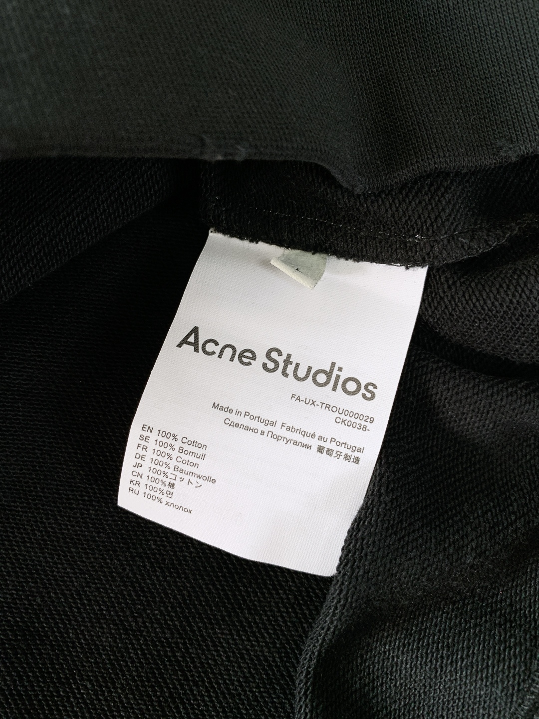 Acne Studios 艾克妮 1996系列做旧印花字母卫衣基础又标志性的印花字母标明了品牌与位置和成