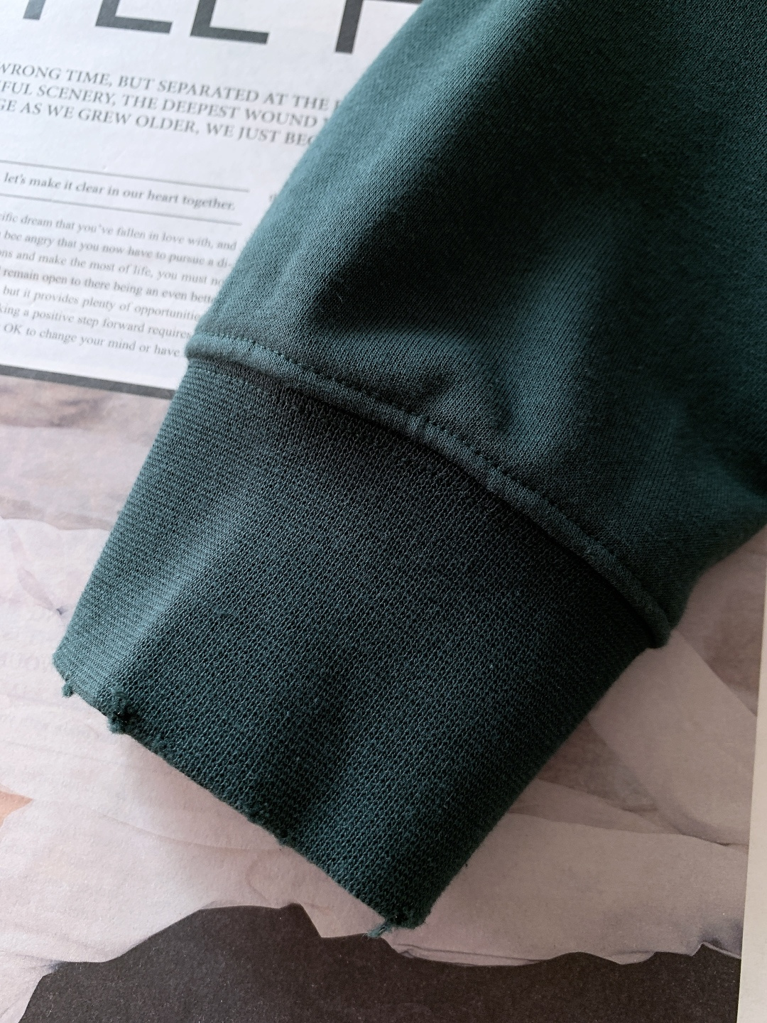 Acne Studios 艾克妮 1996系列做旧印花字母卫衣基础又标志性的印花字母标明了品牌与位置和成