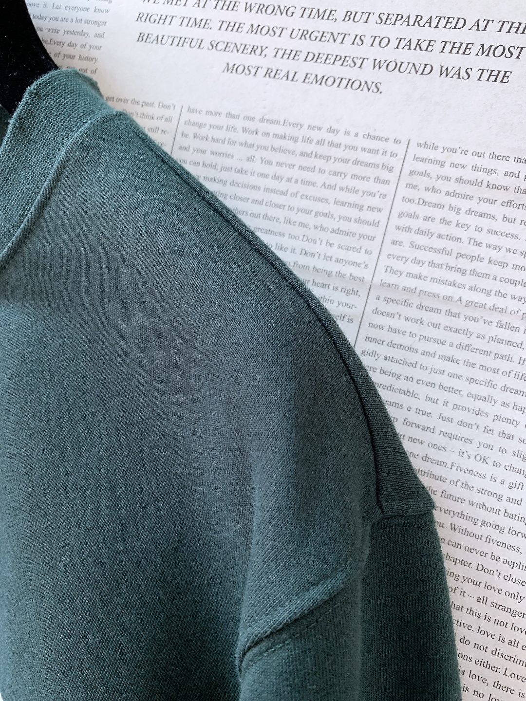 Acne Studios 艾克妮 1996系列做旧印花字母卫衣基础又标志性的印花字母标明了品牌与位置和成