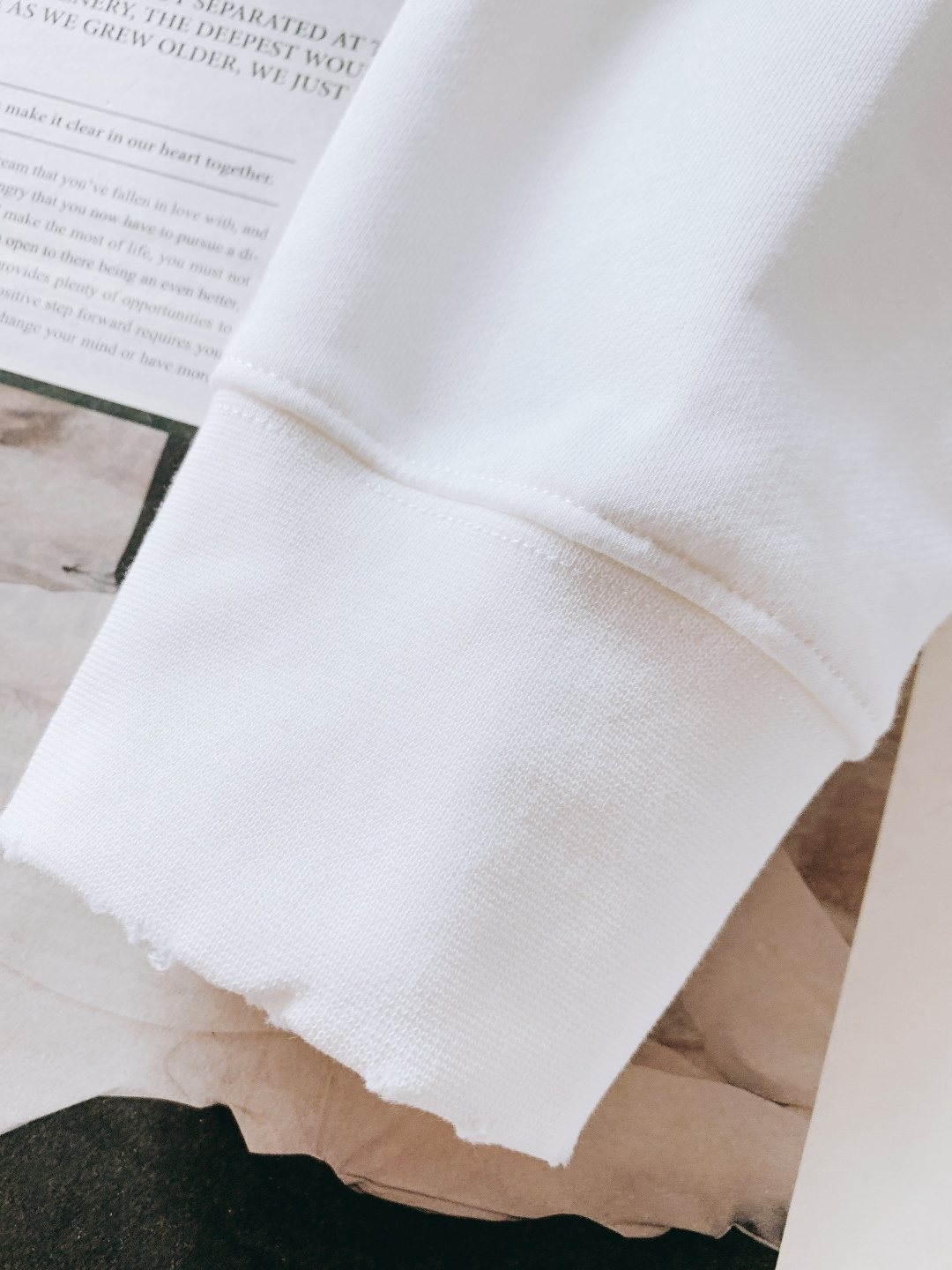 Acne Studios 艾克妮 1996系列做旧印花字母卫衣基础又标志性的印花字母标明了品牌与位置和成