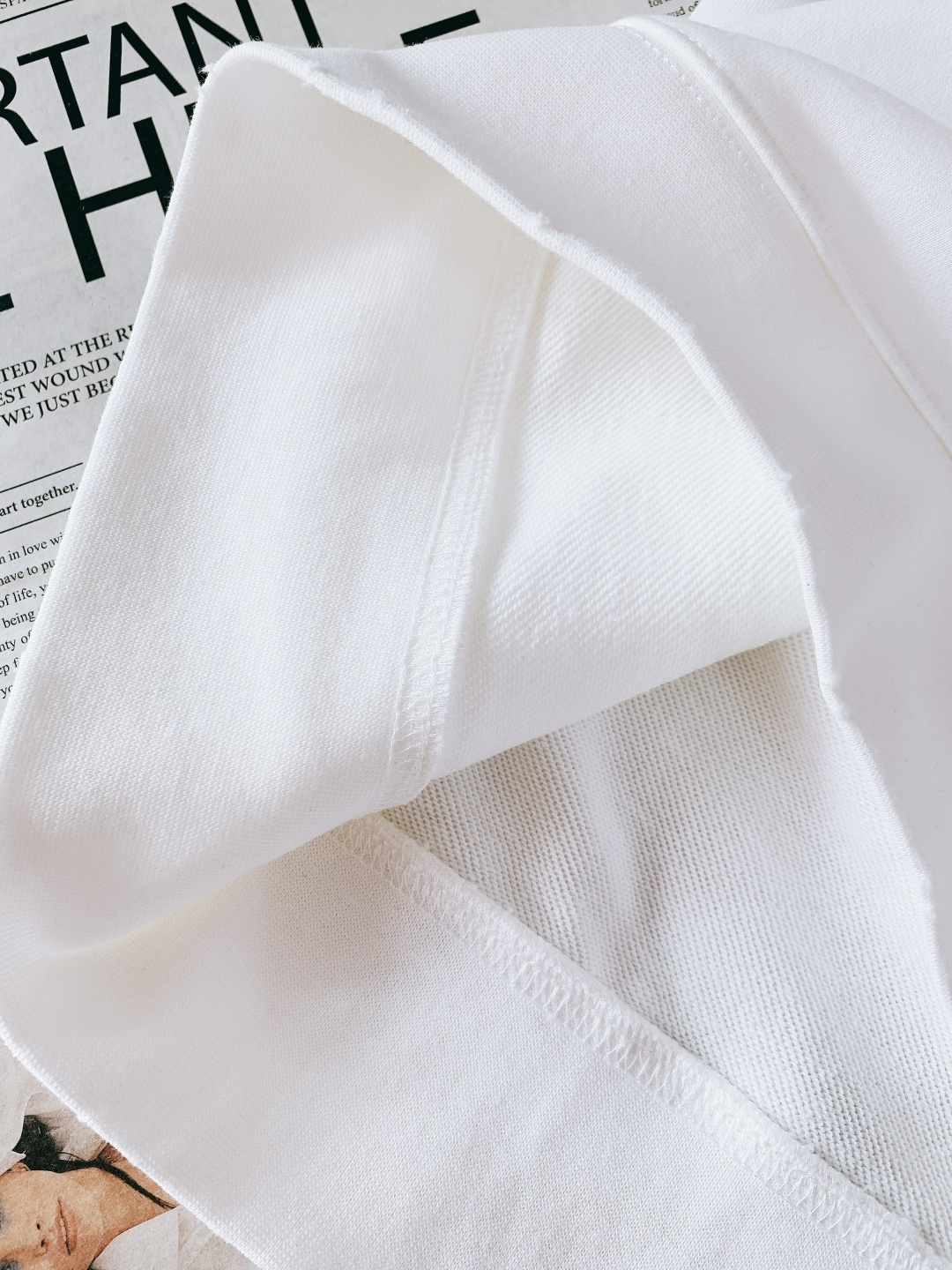 Acne Studios 艾克妮 1996系列做旧印花字母卫衣基础又标志性的印花字母标明了品牌与位置和成