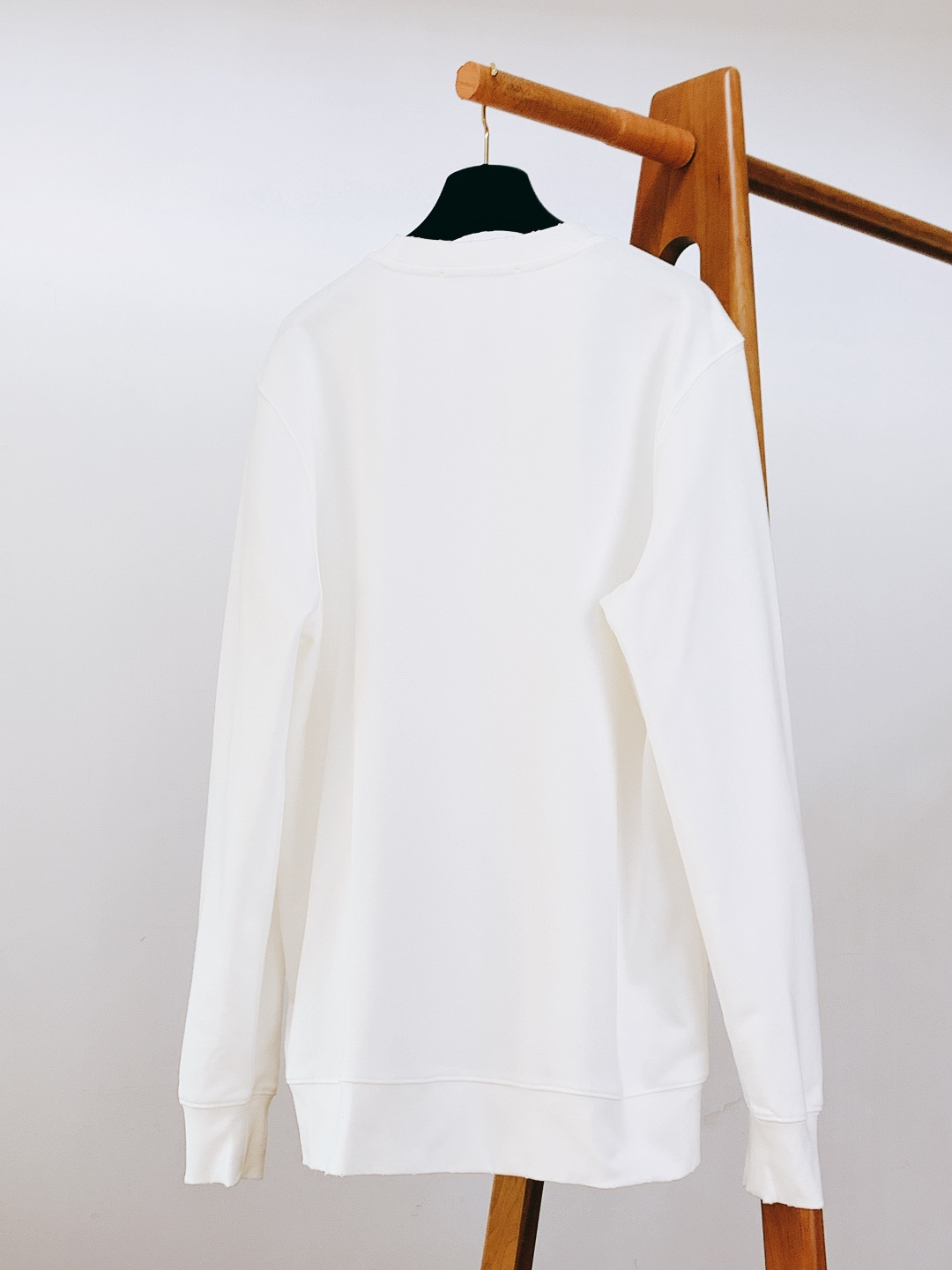 Acne Studios 艾克妮 1996系列做旧印花字母卫衣基础又标志性的印花字母标明了品牌与位置和成