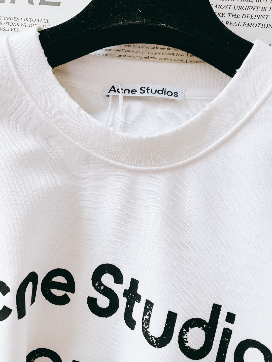 Acne Studios 艾克妮 1996系列做旧印花字母卫衣基础又标志性的印花字母标明了品牌与位置和成