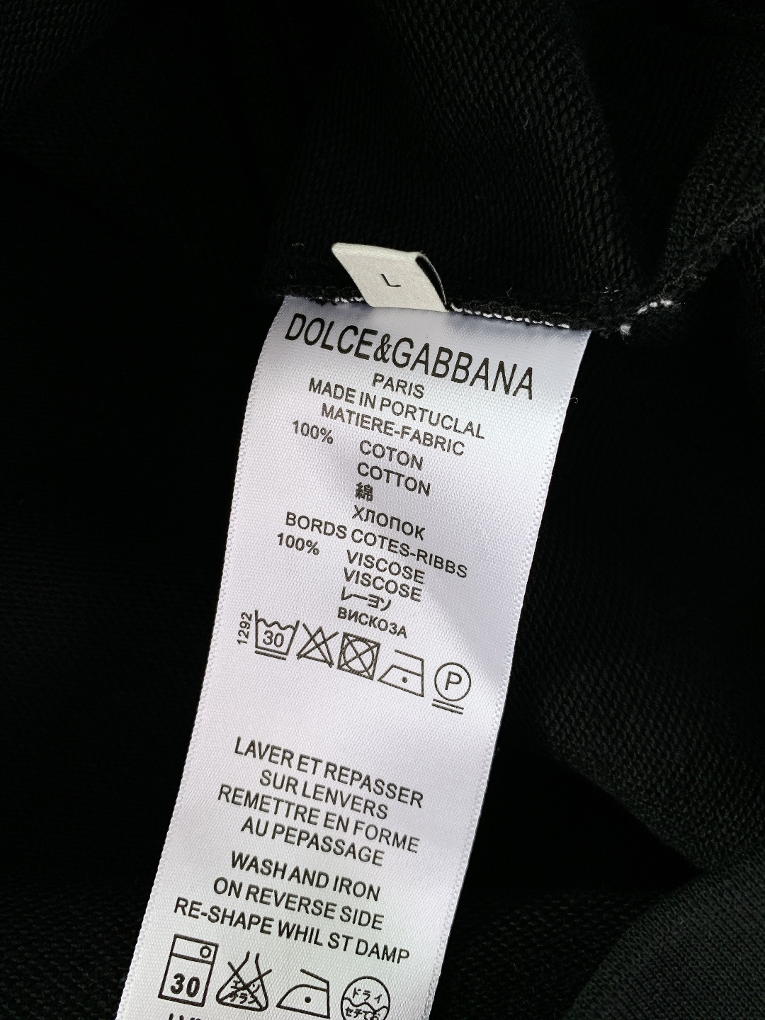 DOLCE&GABBANA 杜嘉班纳 2025FW秋冬新品徽标印花卫衣，意式经典撞色徽章跃然衣身，纯棉面