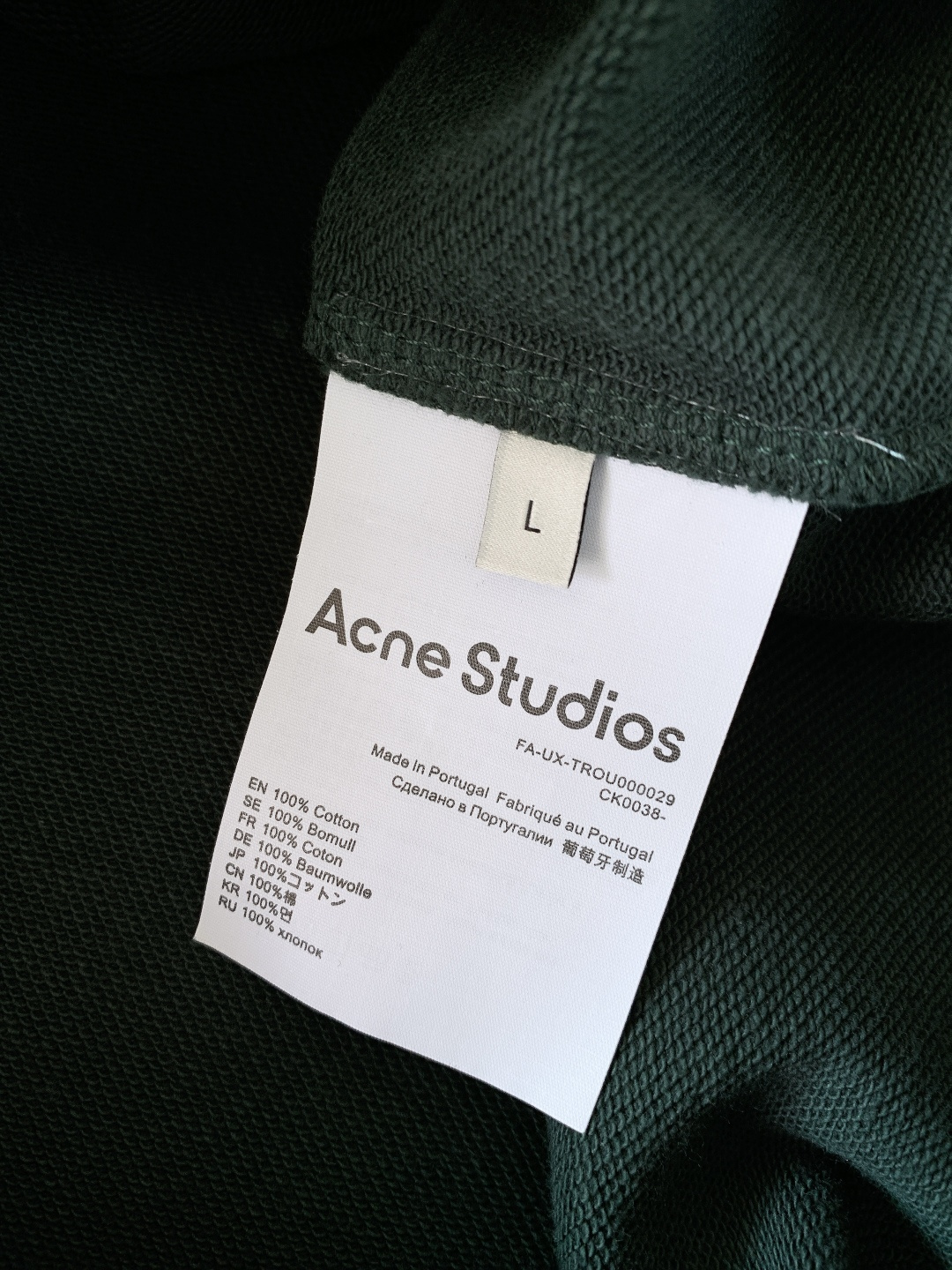 Acne Studios 艾克妮 1996系列做旧印花字母卫衣基础又标志性的印花字母标明了品牌与位置和成