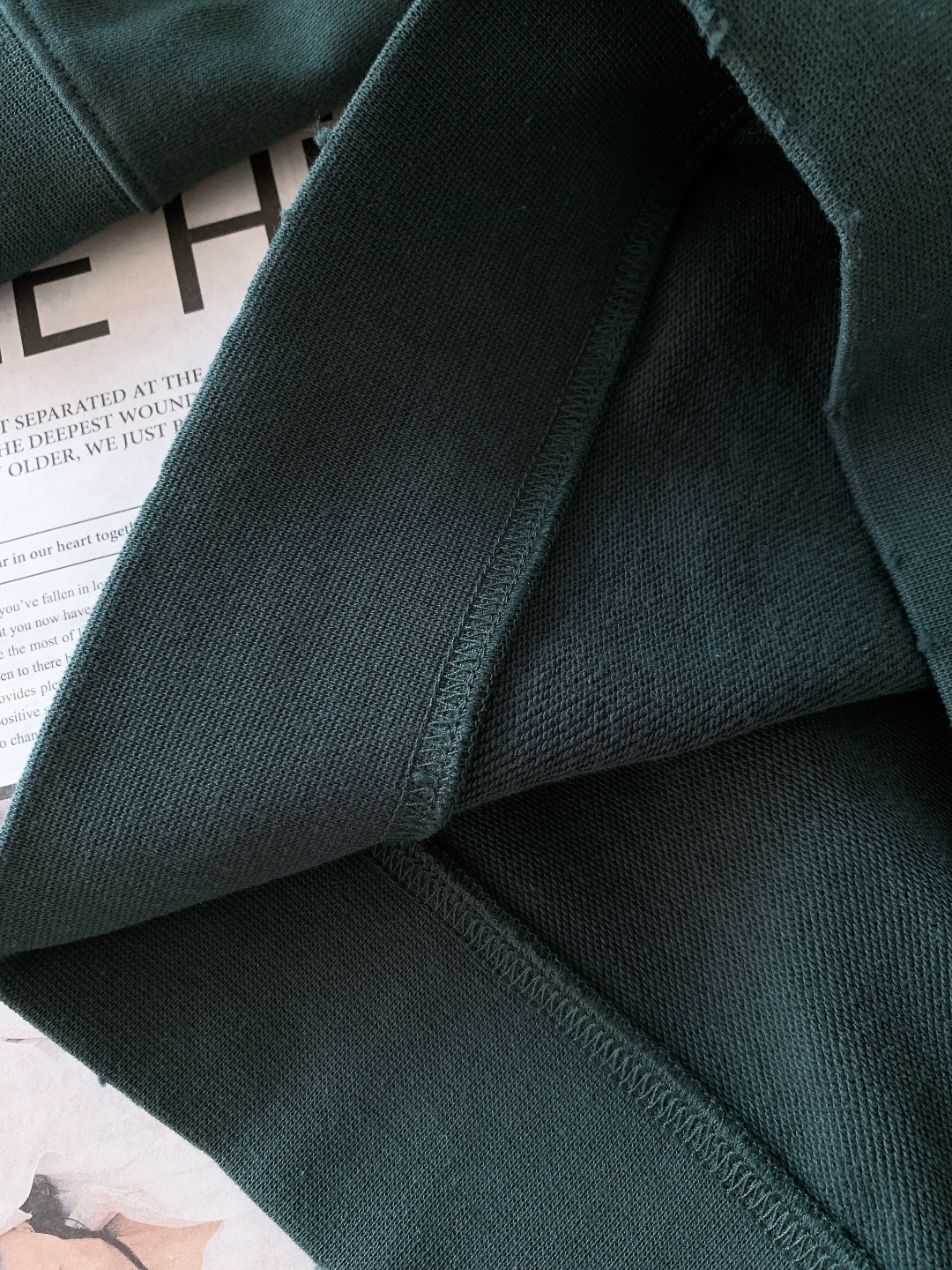 Acne Studios 艾克妮 1996系列做旧印花字母卫衣基础又标志性的印花字母标明了品牌与位置和成