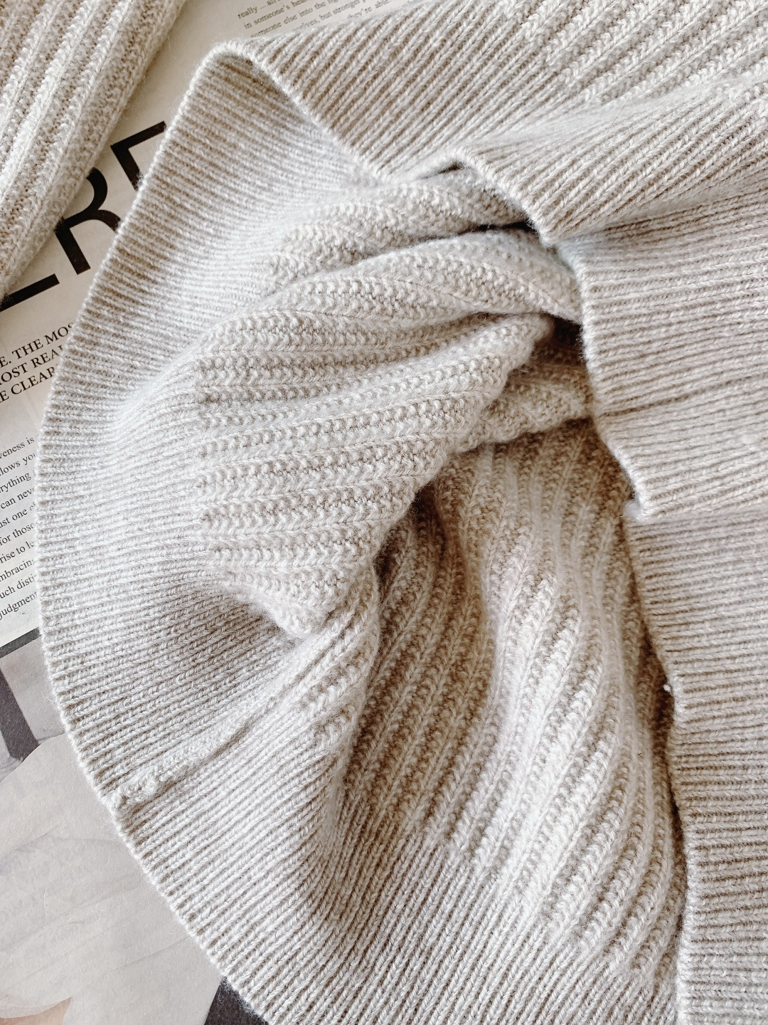 Brunello Cucinelli 布鲁奈罗.库奇内利 2025FW秋冬新品半拉链针织衫。采用BC标志