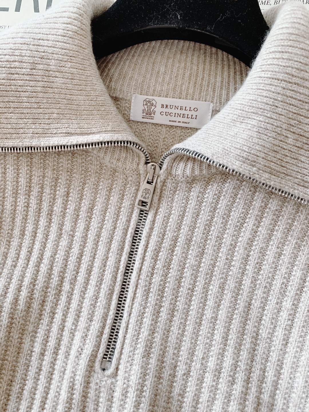 Brunello Cucinelli 布鲁奈罗.库奇内利 2025FW秋冬新品半拉链针织衫。采用BC标志