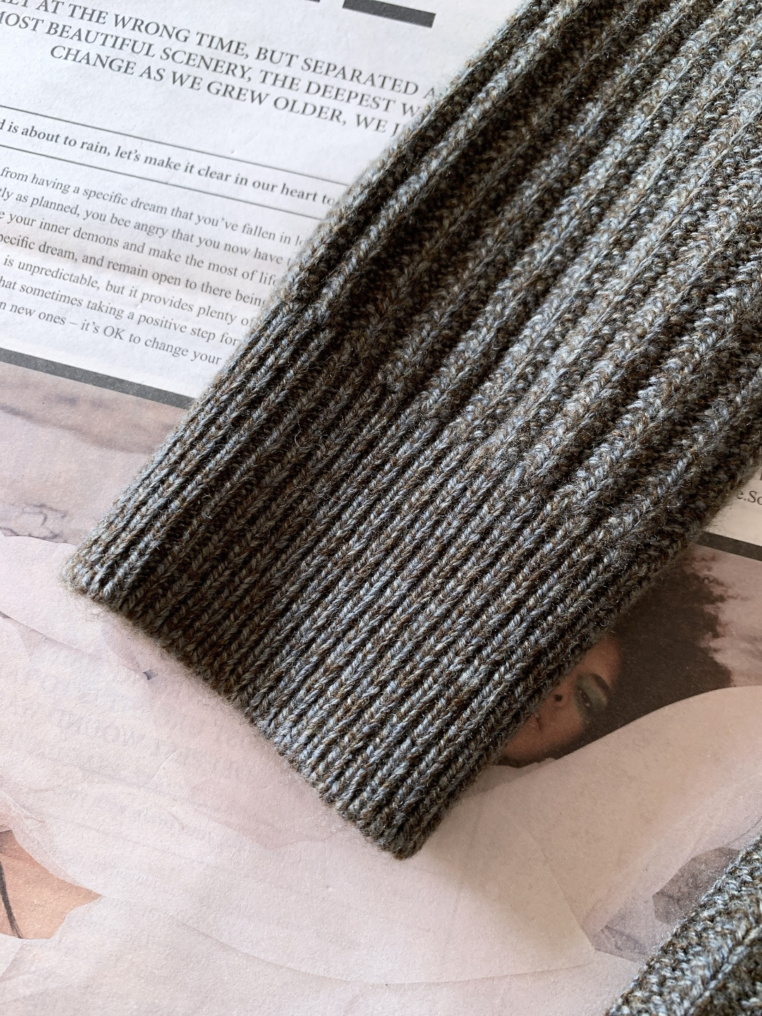 Brunello Cucinelli 布鲁奈罗.库奇内利 2025FW秋冬新品半拉链针织衫。采用BC标志