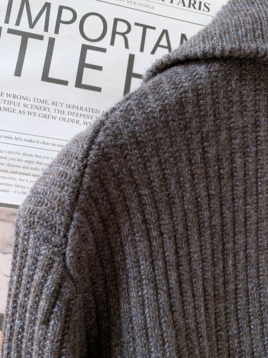 Brunello Cucinelli 布鲁奈罗.库奇内利 2025FW秋冬新品半拉链针织衫。采用BC标志