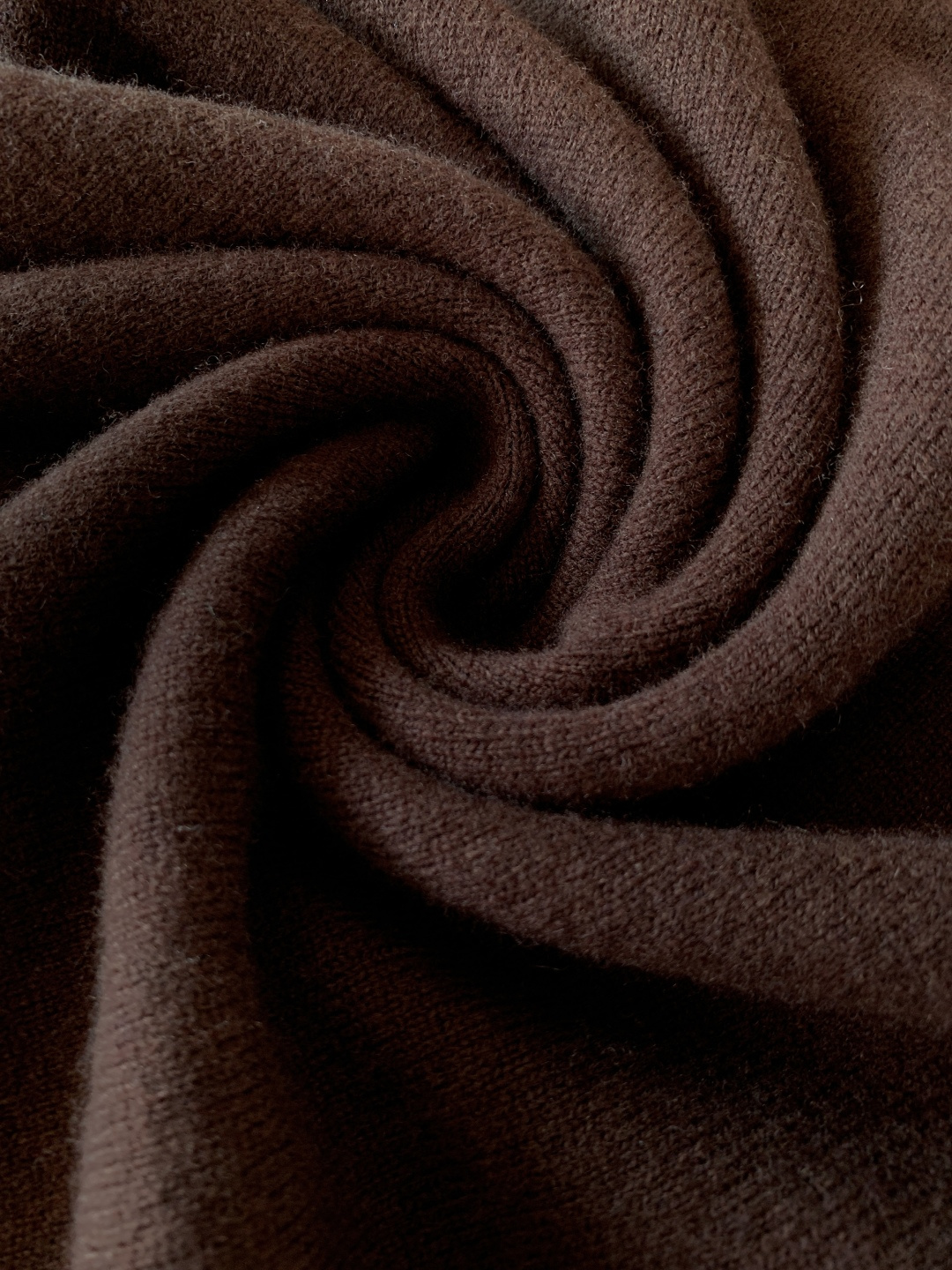 Kiton 奇顿 2025FW秋冬新品 半拉链针织·意式精工的温柔张力当纯正肌理织进意大利工坊，半拉链立