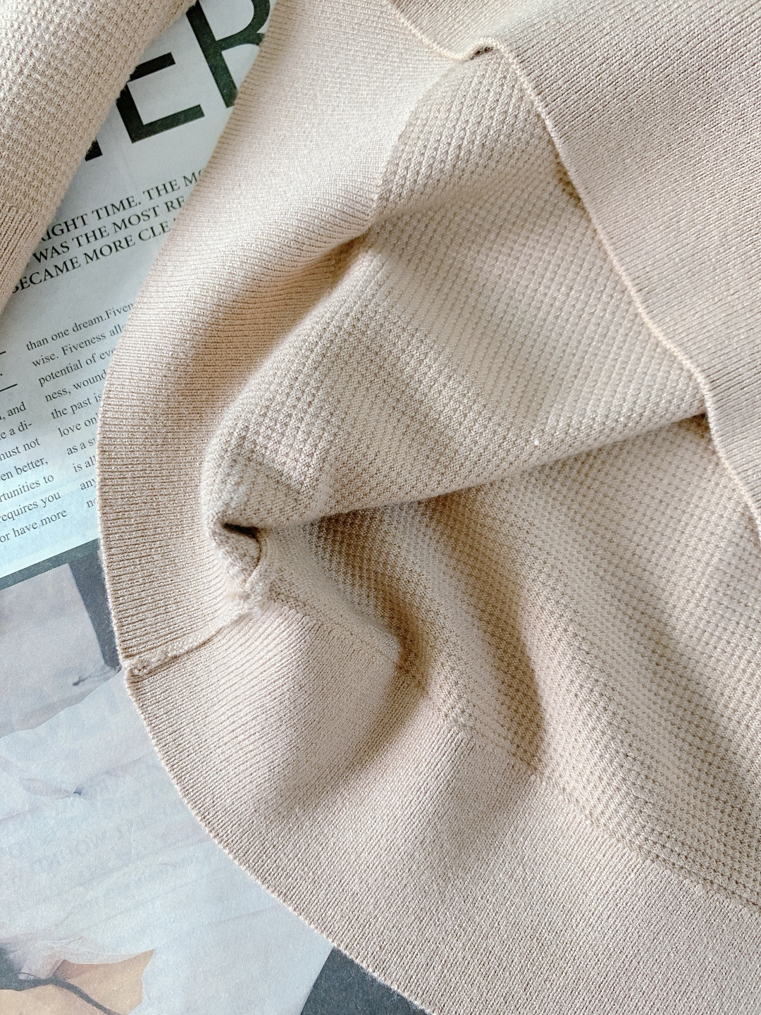 Kiton 奇顿 2025FW秋冬新品 针织Polo打底衫。采用专属的精细针织面料，华夫格纹理立体细腻，