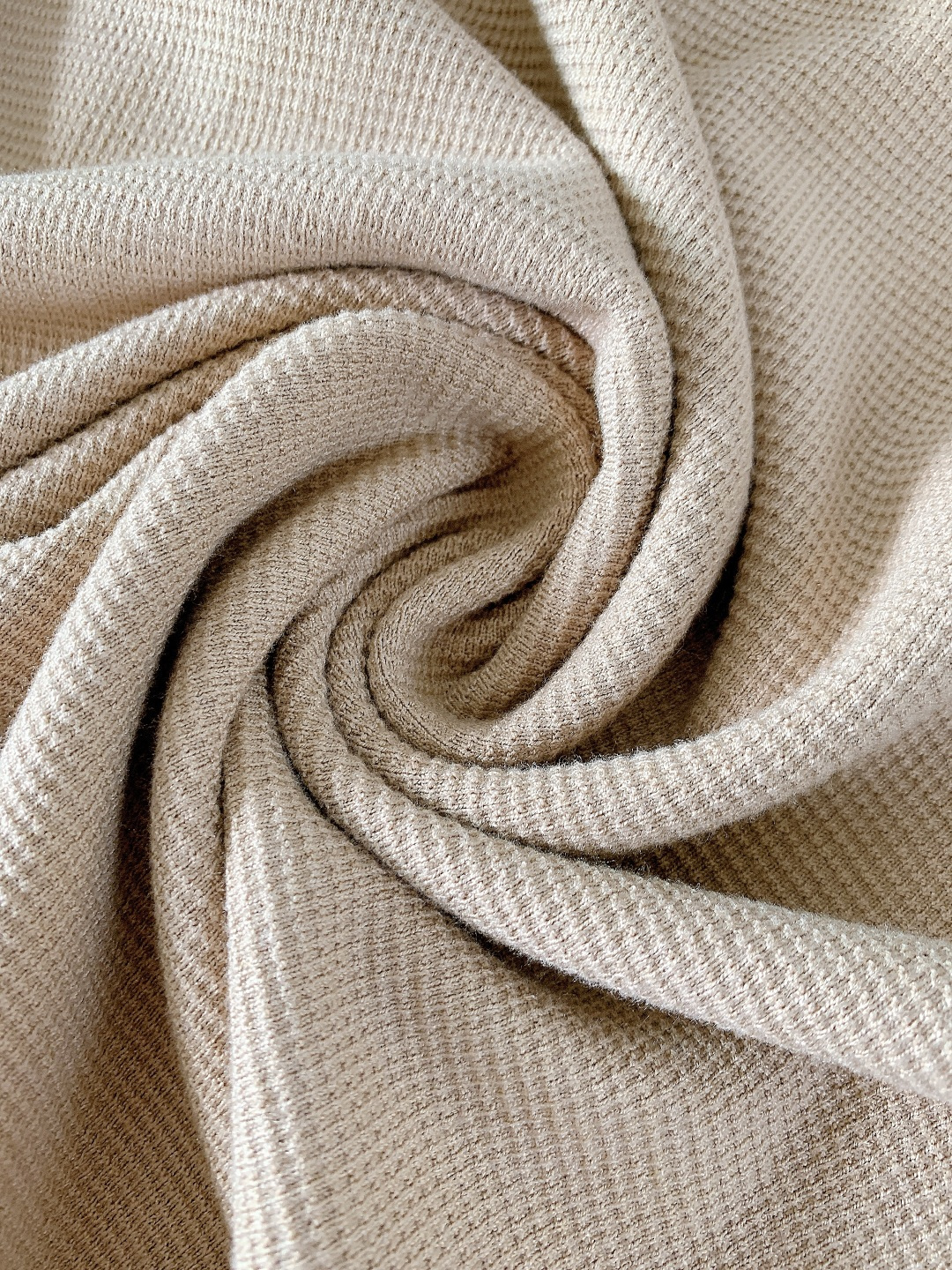 Kiton 奇顿 2025FW秋冬新品 针织Polo打底衫。采用专属的精细针织面料，华夫格纹理立体细腻，