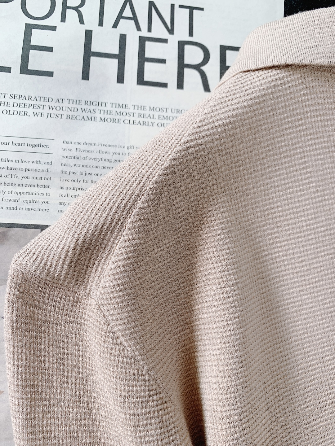 Kiton 奇顿 2025FW秋冬新品 针织Polo打底衫。采用专属的精细针织面料，华夫格纹理立体细腻，