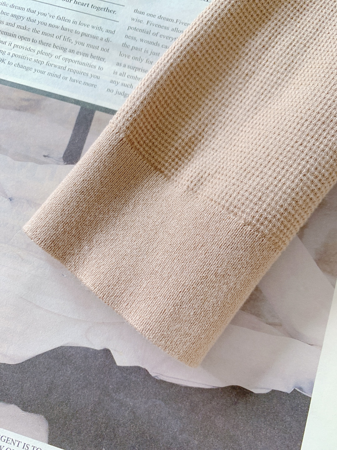 Kiton 奇顿 2025FW秋冬新品 针织Polo打底衫。采用专属的精细针织面料，华夫格纹理立体细腻，