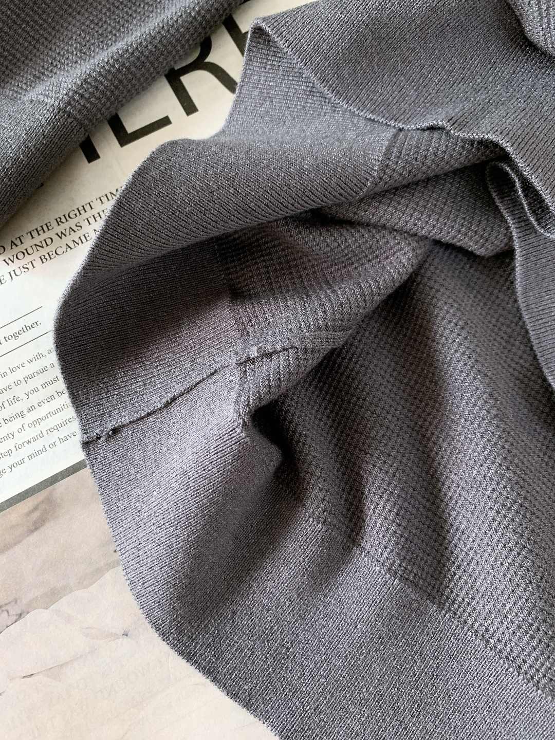 Kiton 奇顿 2025FW秋冬新品 针织Polo打底衫。采用专属的精细针织面料，华夫格纹理立体细腻，