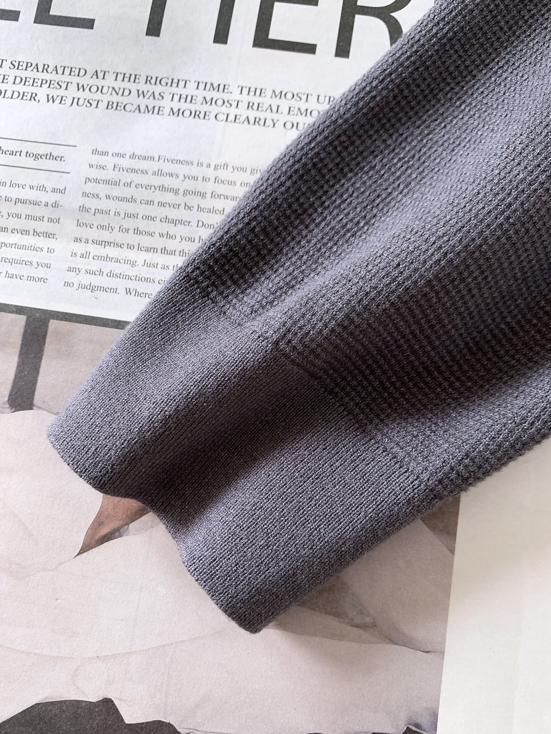 Kiton 奇顿 2025FW秋冬新品 针织Polo打底衫。采用专属的精细针织面料，华夫格纹理立体细腻，