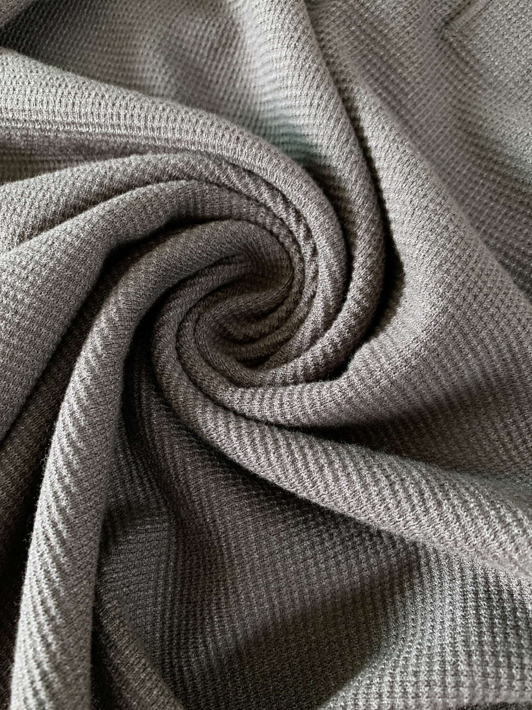 Kiton 奇顿 2025FW秋冬新品 针织Polo打底衫。采用专属的精细针织面料，华夫格纹理立体细腻，