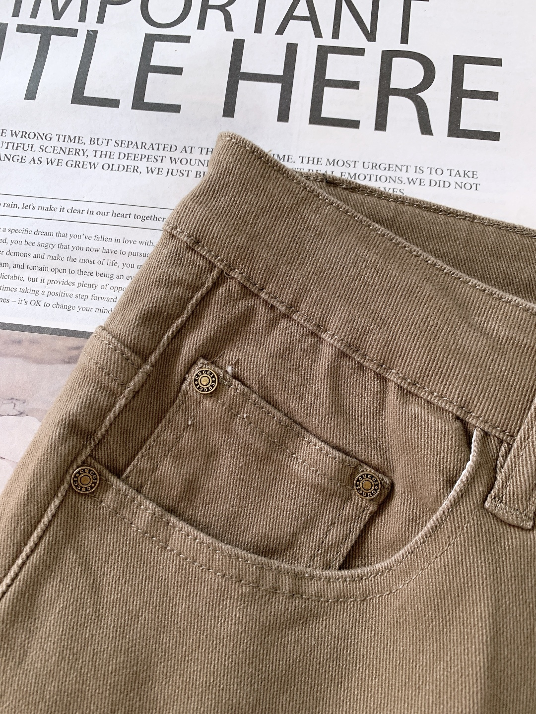 Gucci 古驰 2025FW秋冬新品高级时装感，重工洗水牛仔裤。面料很特殊，超细精仿棉纱混纺，超柔舒适