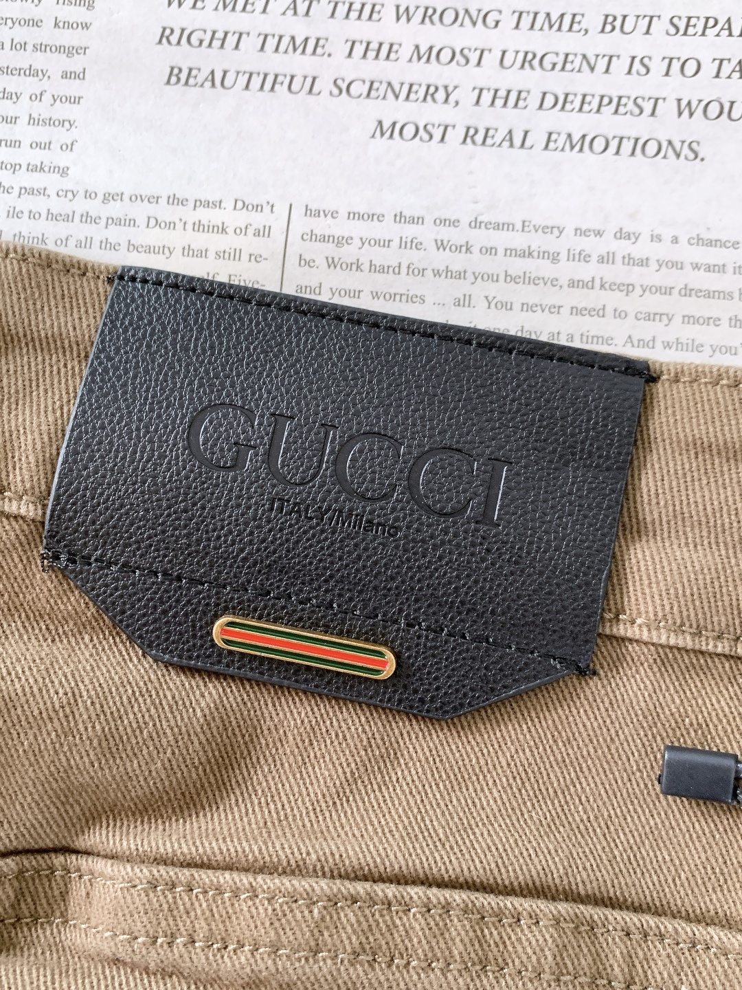 Gucci 古驰 2025FW秋冬新品高级时装感，重工洗水牛仔裤。面料很特殊，超细精仿棉纱混纺，超柔舒适