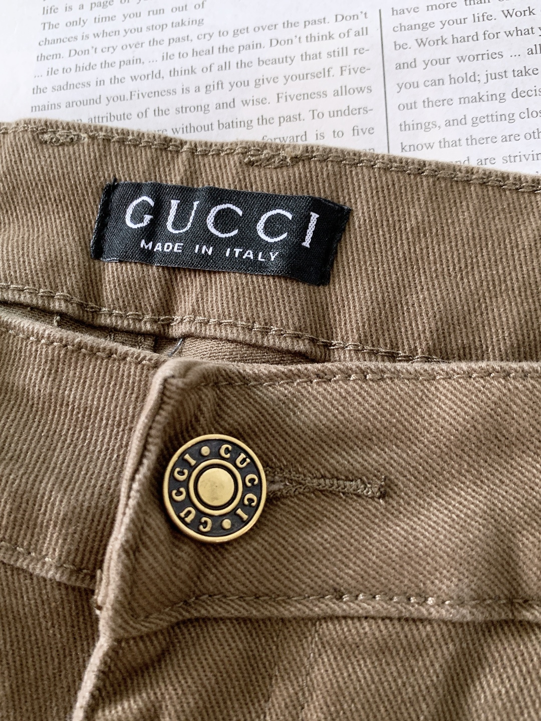 Gucci 古驰 2025FW秋冬新品高级时装感，重工洗水牛仔裤。面料很特殊，超细精仿棉纱混纺，超柔舒适